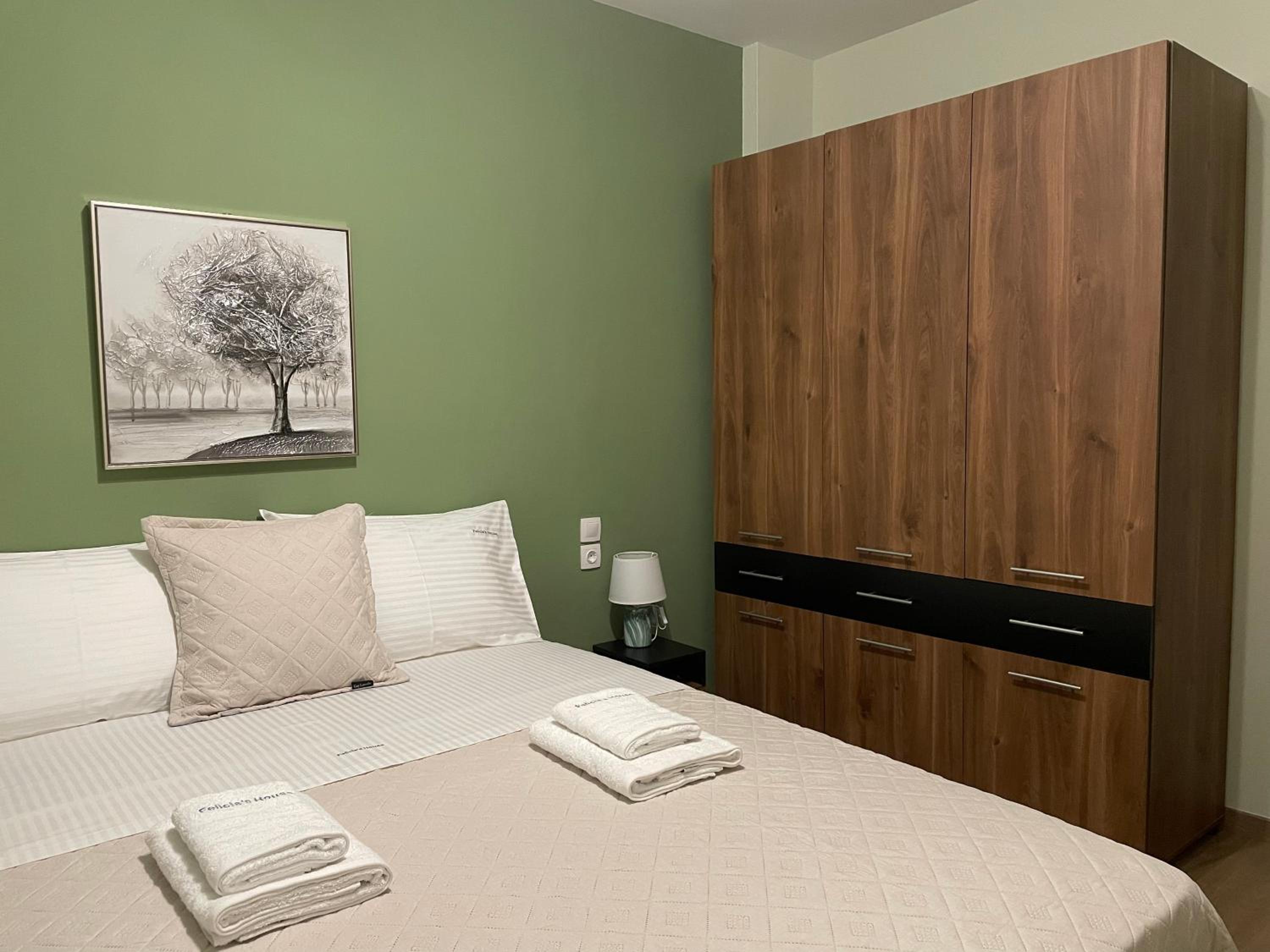 Two-Bedroom House - Photo 16