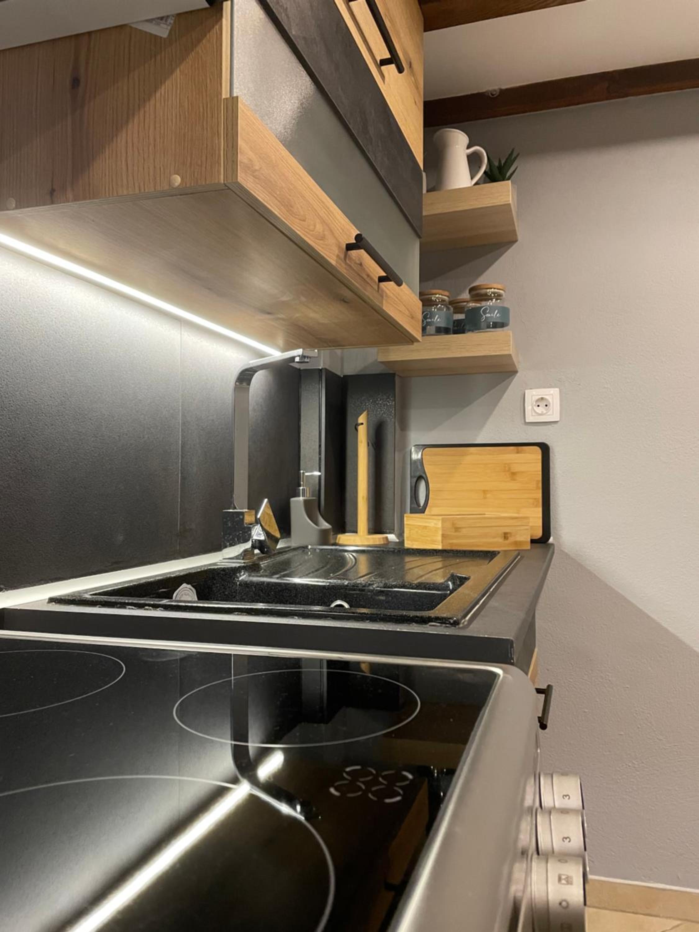 Two-Bedroom House - Photo 17