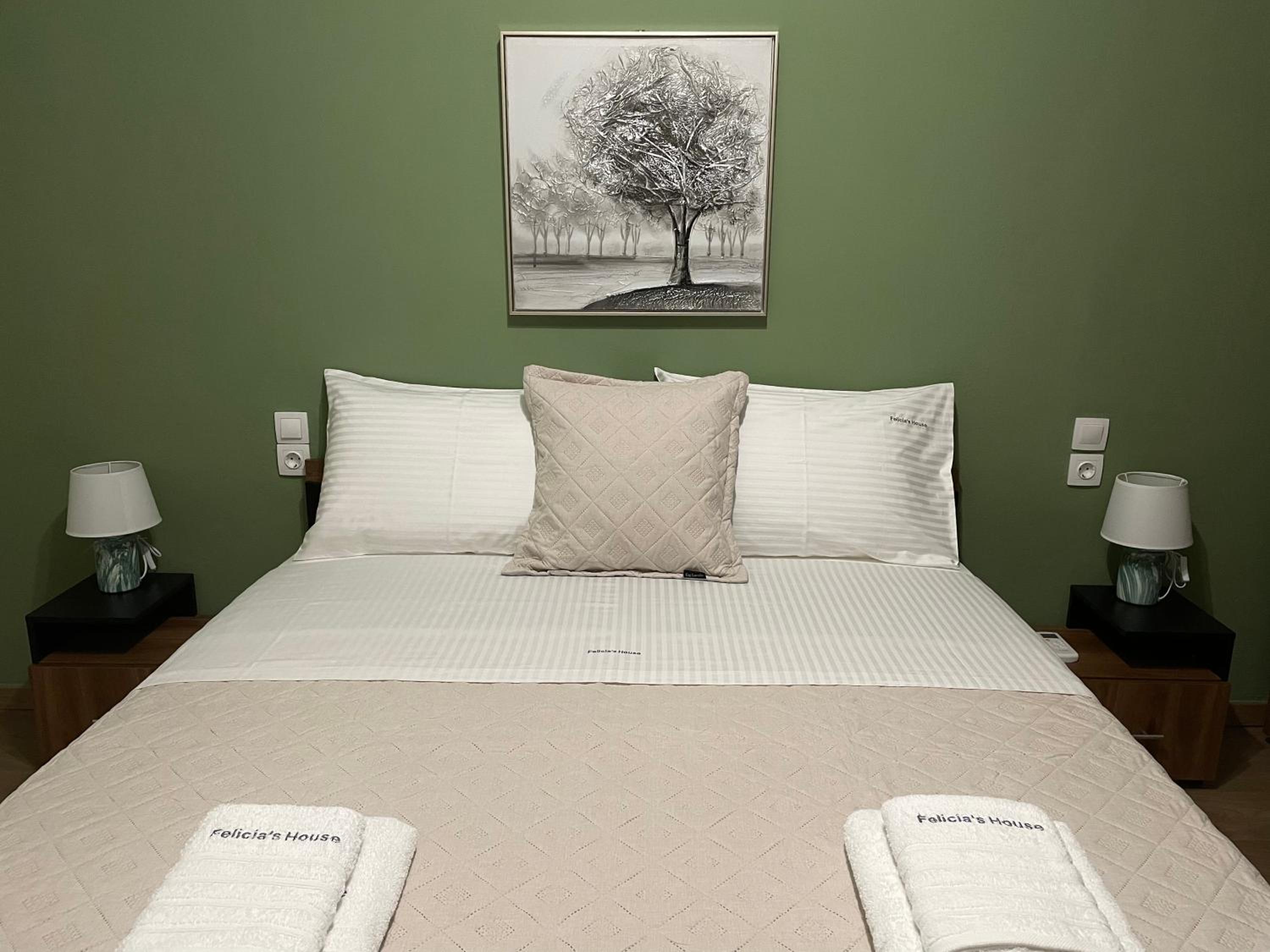 Two-Bedroom House - Photo 9
