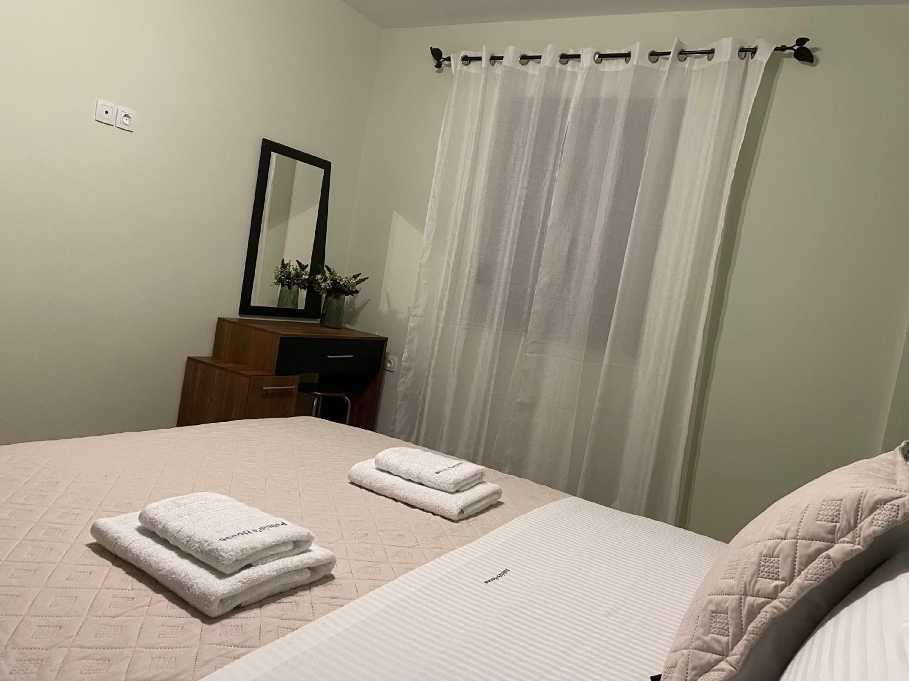 Two-Bedroom House - Photo 25