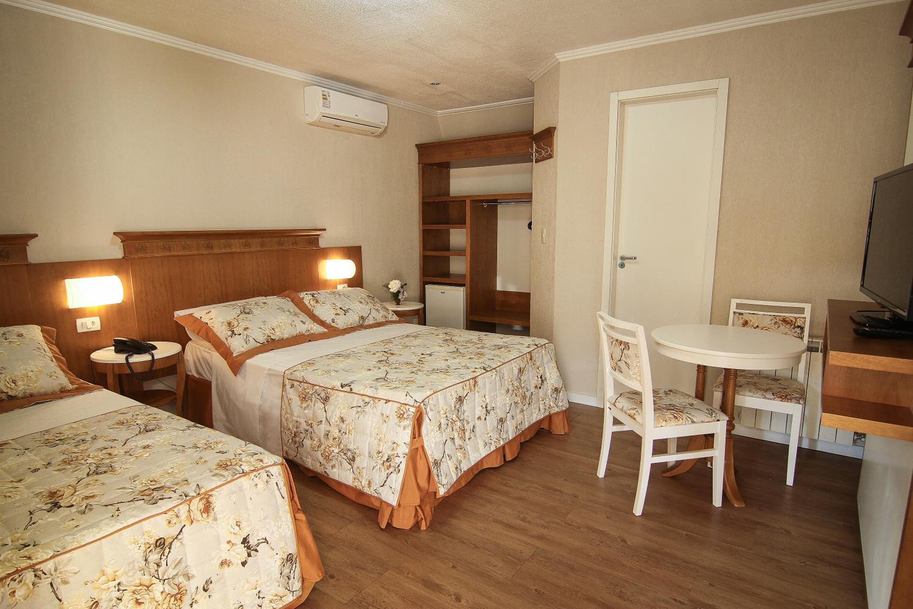Deluxe Triple Room with 1 Double Bed and 1 Single Bed photo 1
