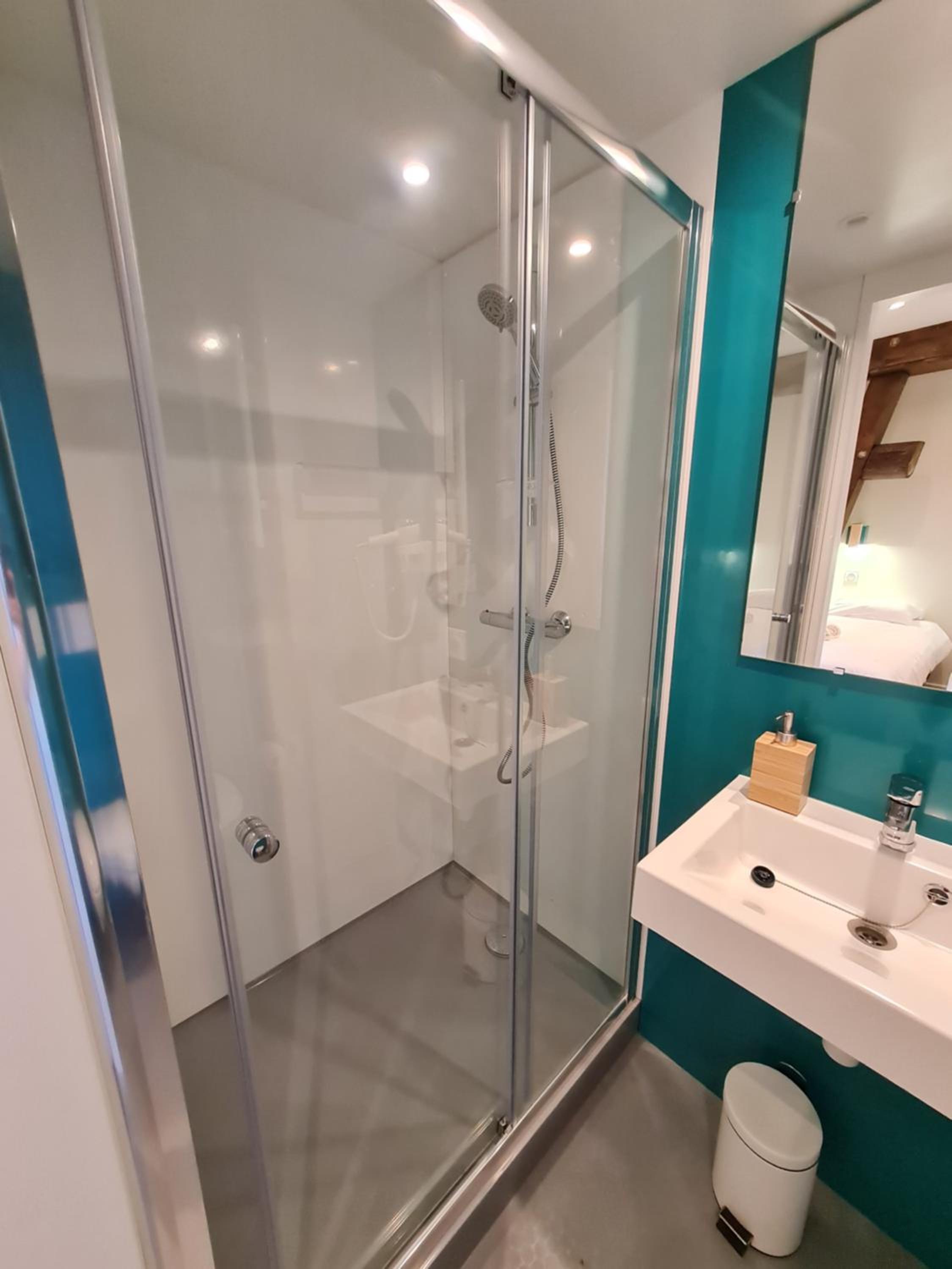 Double or Twin Room with Private Bathroom photo 2