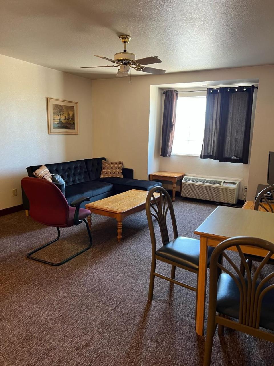 1 KING BED | SUITE, NON-SMOKING, MICFRIDGE