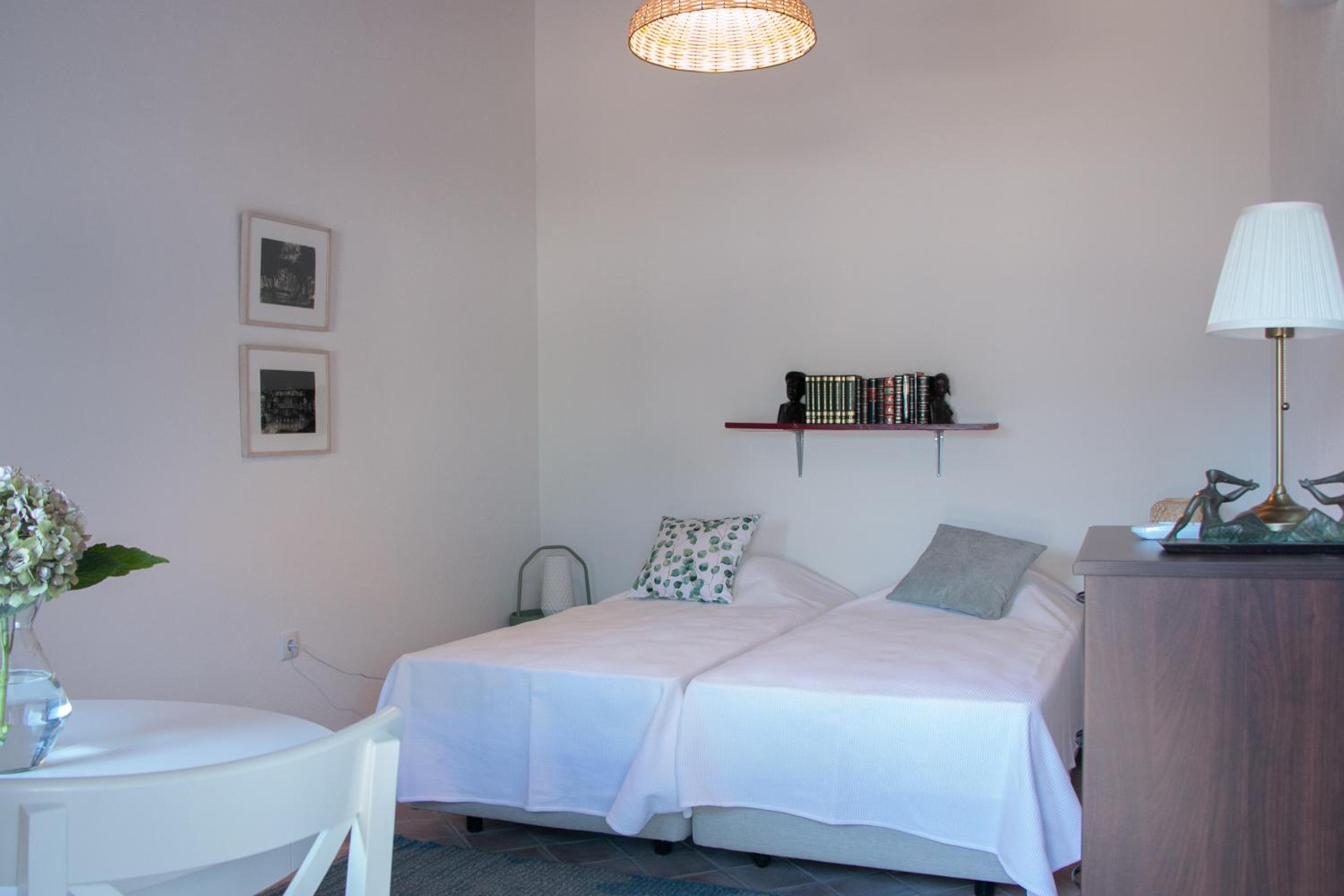 Deluxe King Room - Photo 6