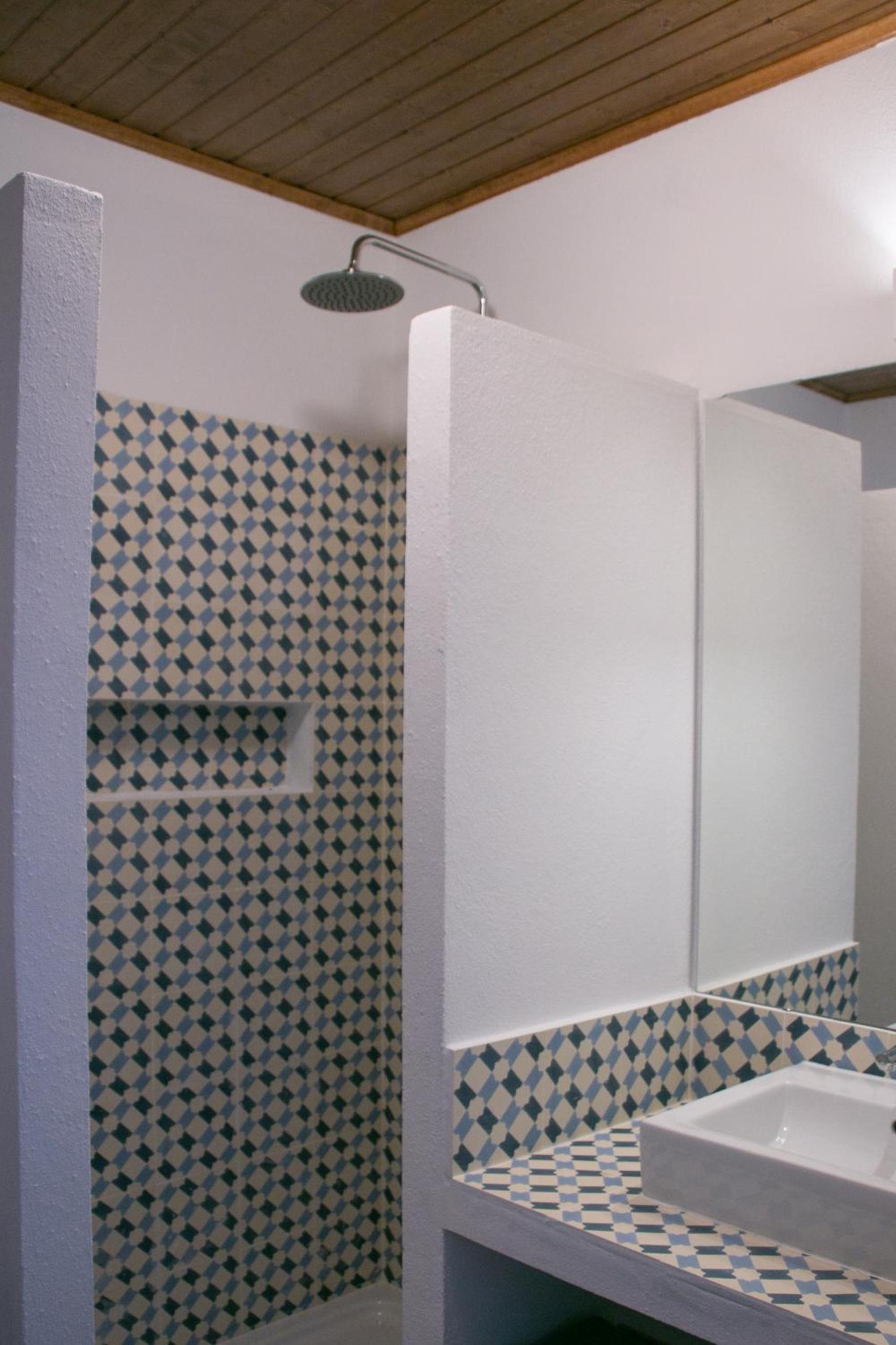 Deluxe King Room - Photo 7