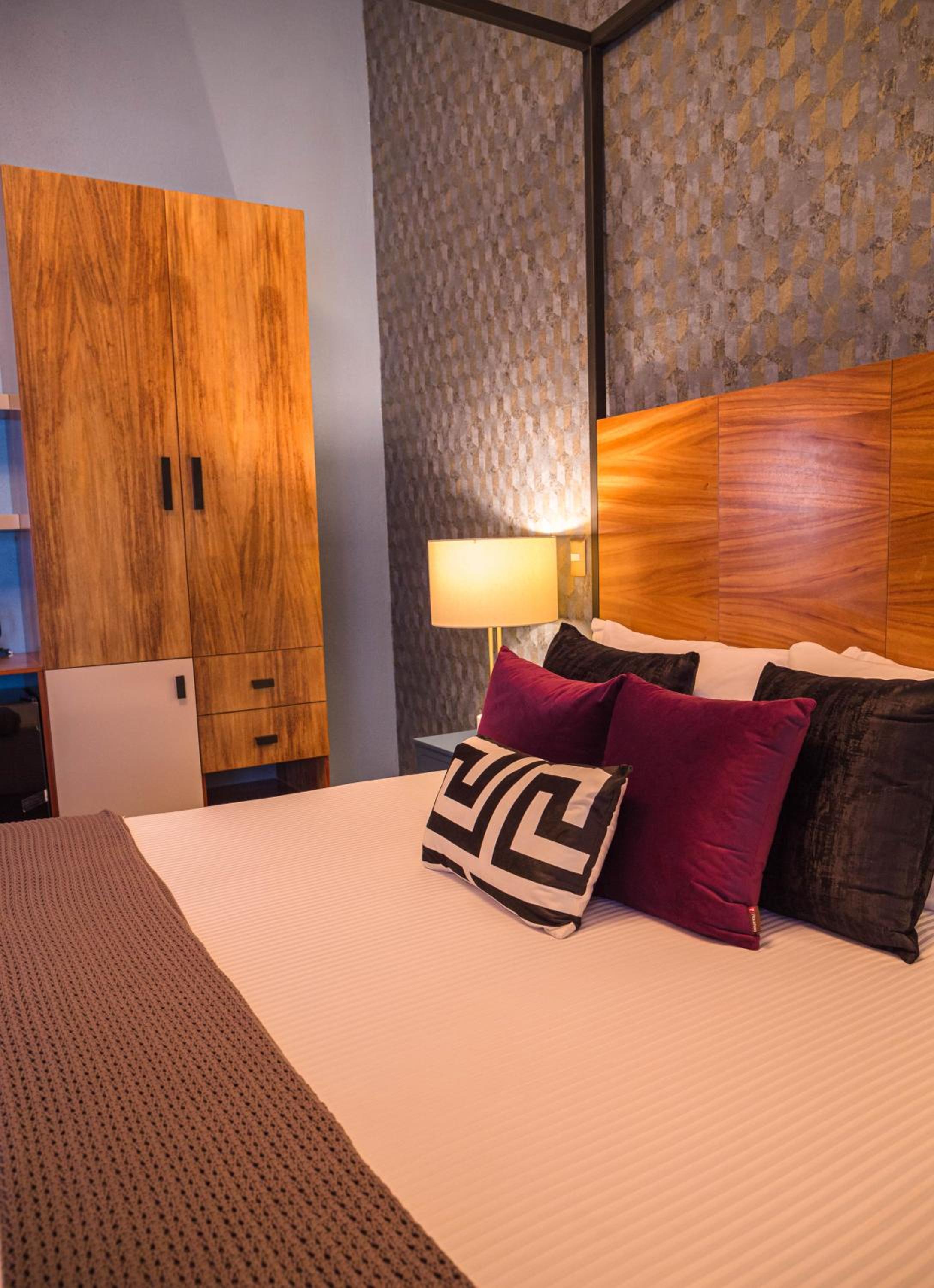 Superior King Suite - Photo 2