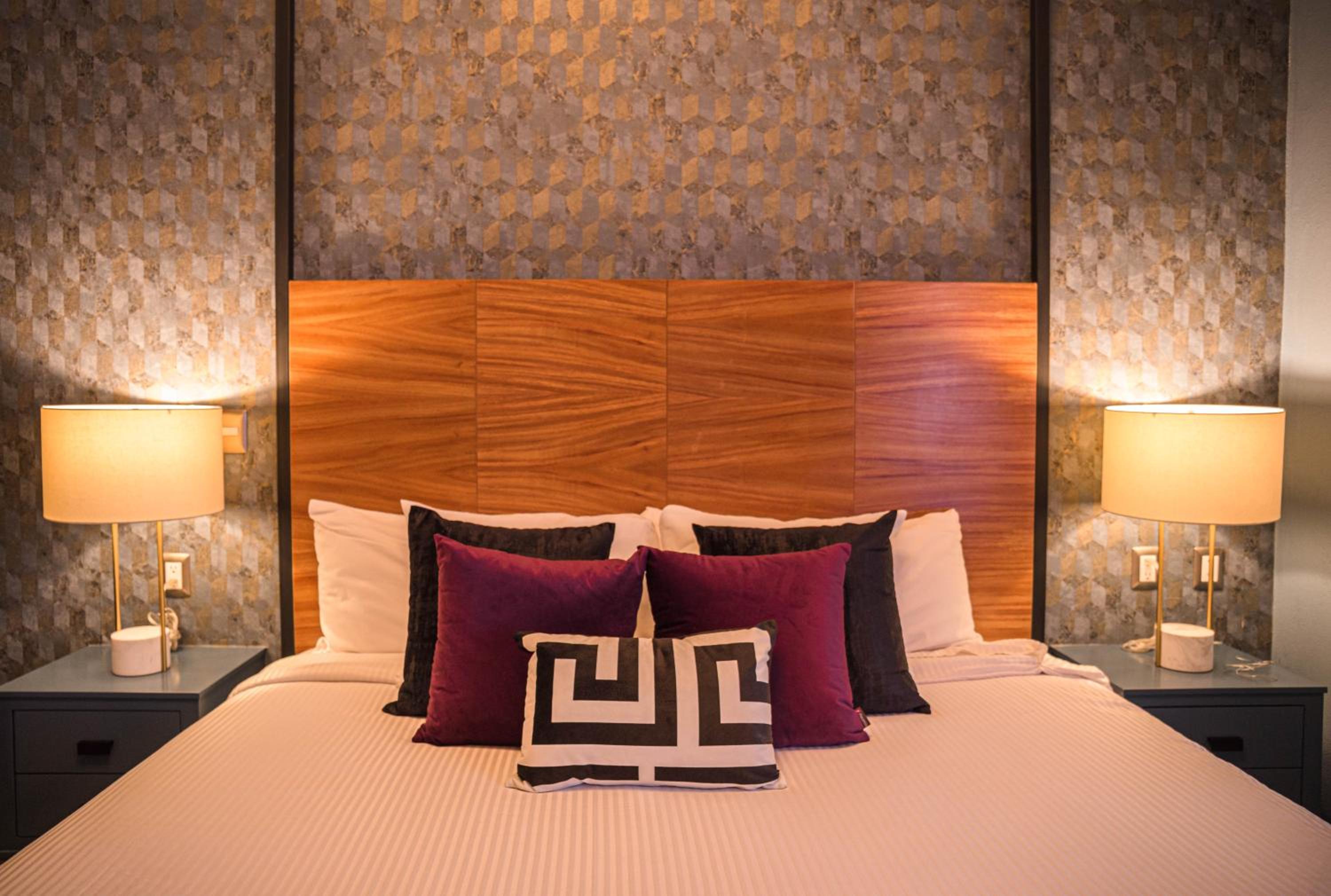 Superior King Suite - Photo 9