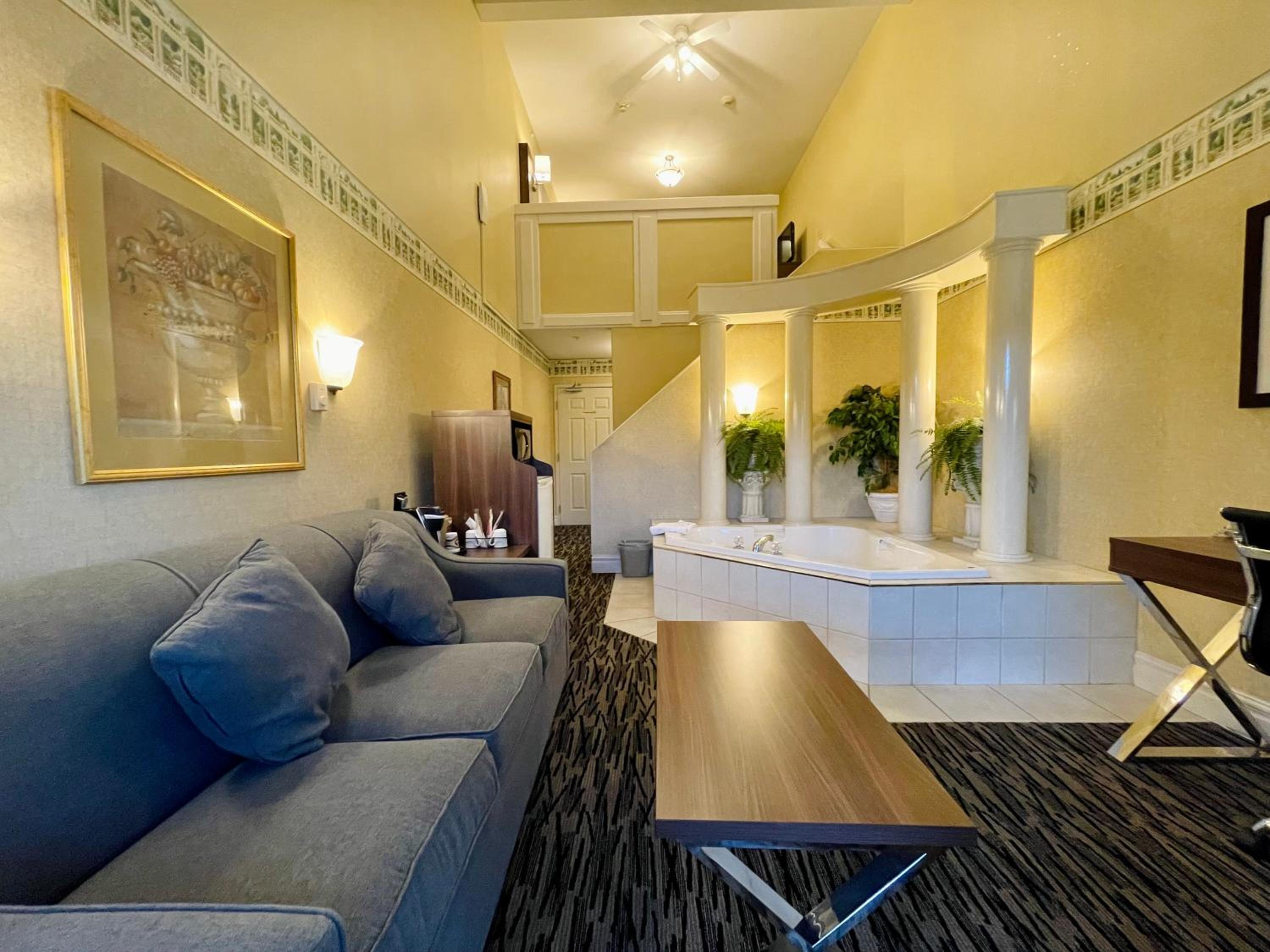 King Suite - Photo 3