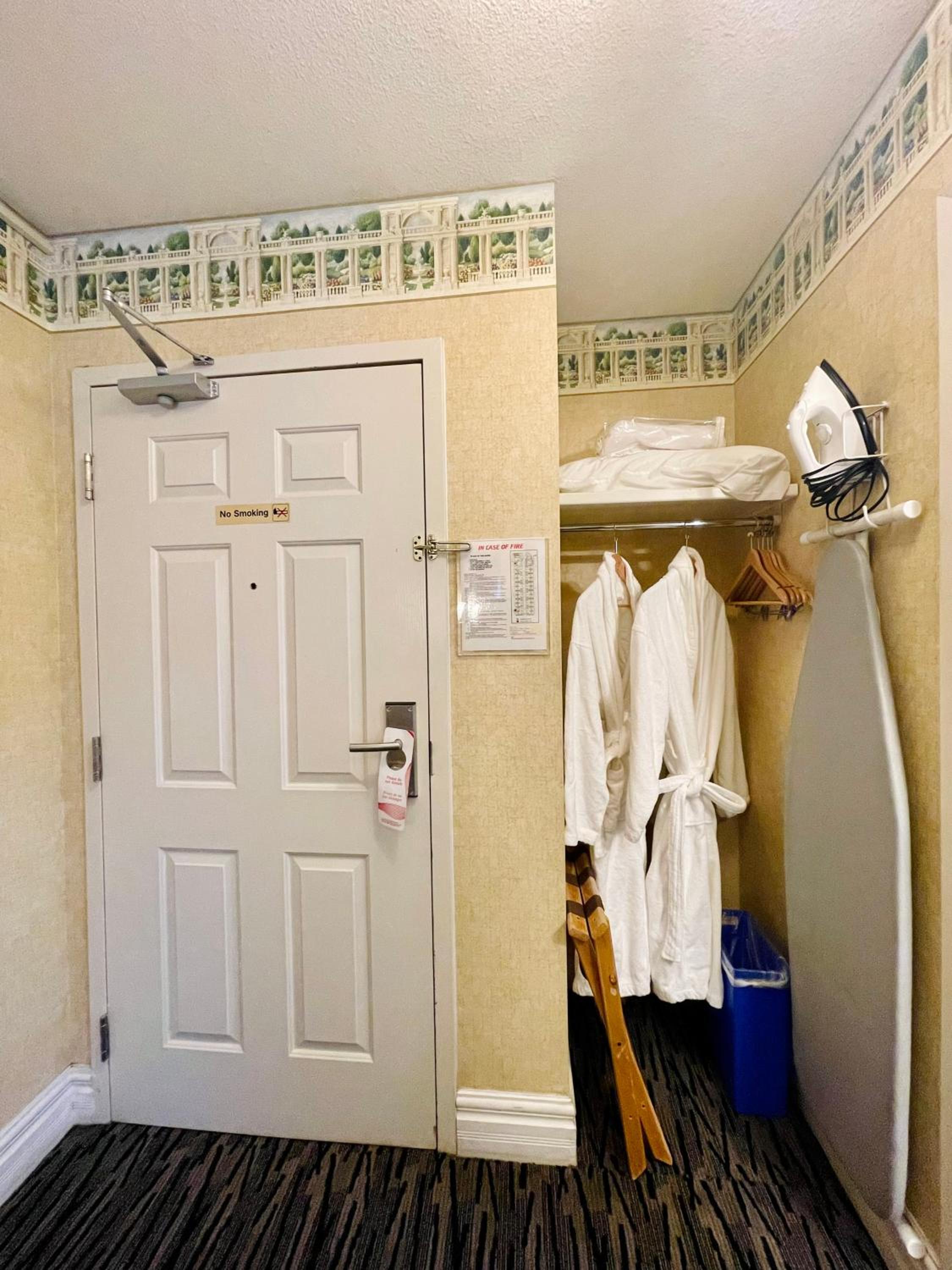 King Suite - Photo 13