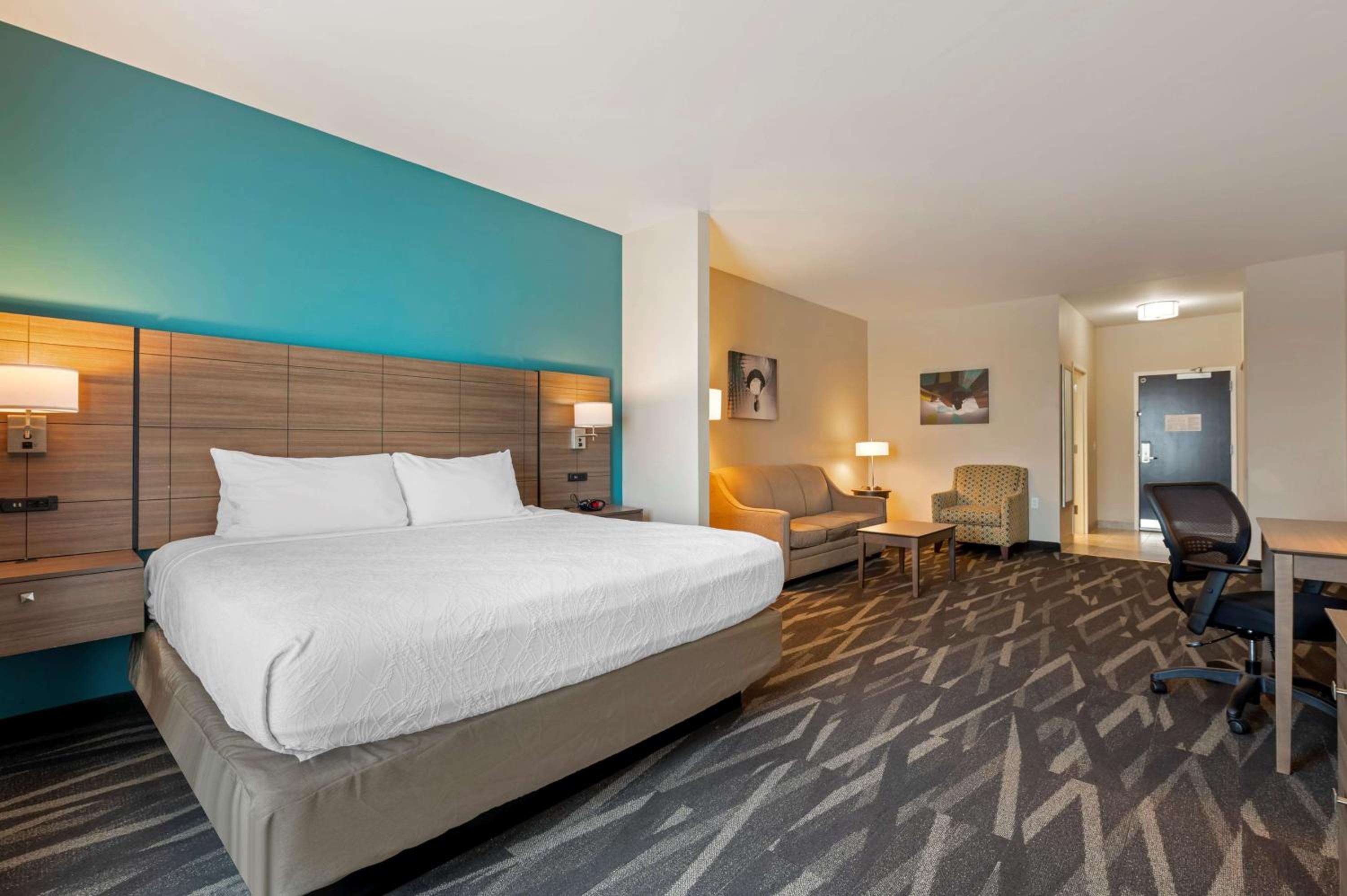 King Suite with Sofa Bed photo 2
