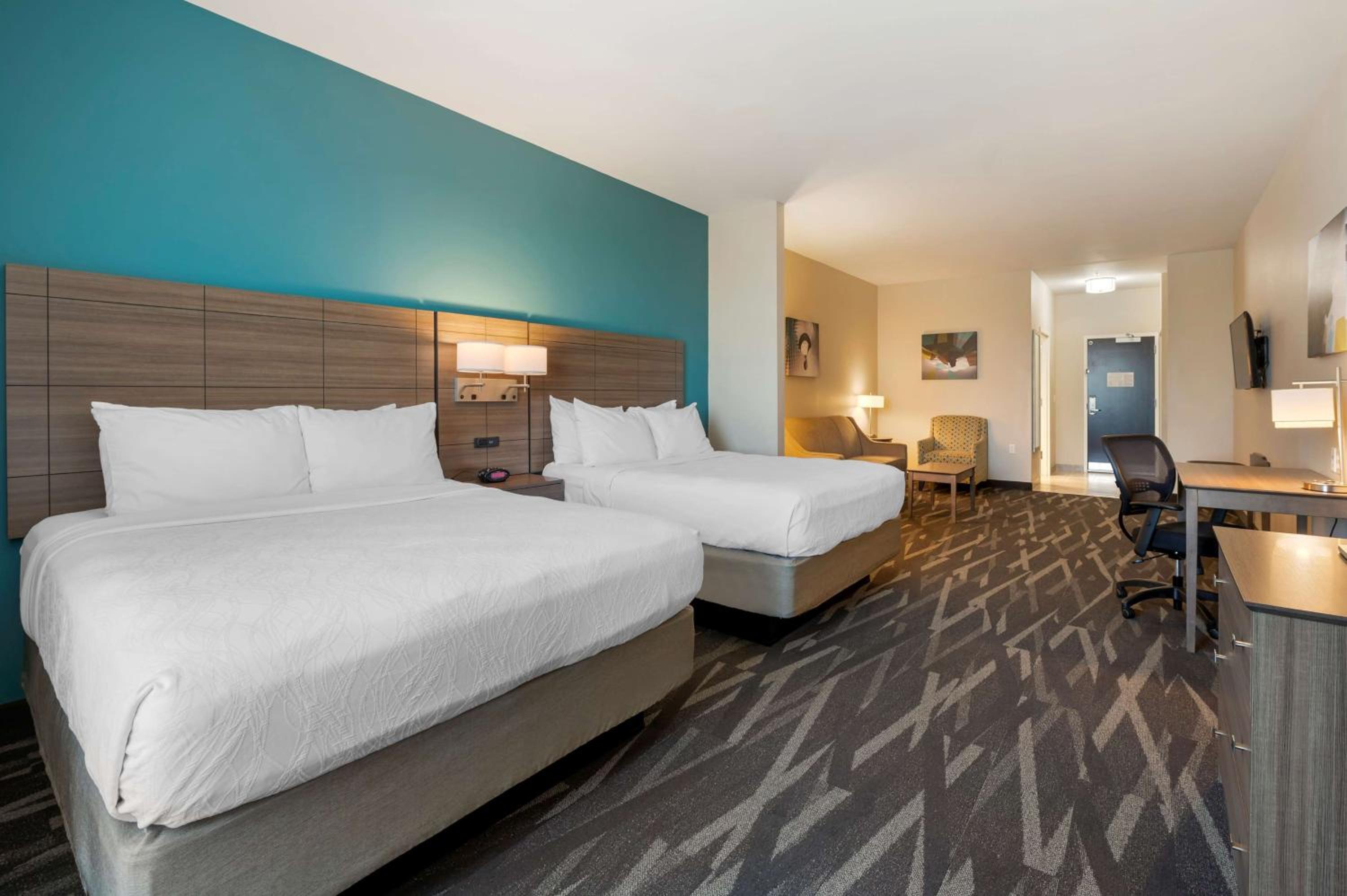 Queen Suite with Two Queen Beds and Bath Tub - Mobility Access photo 2