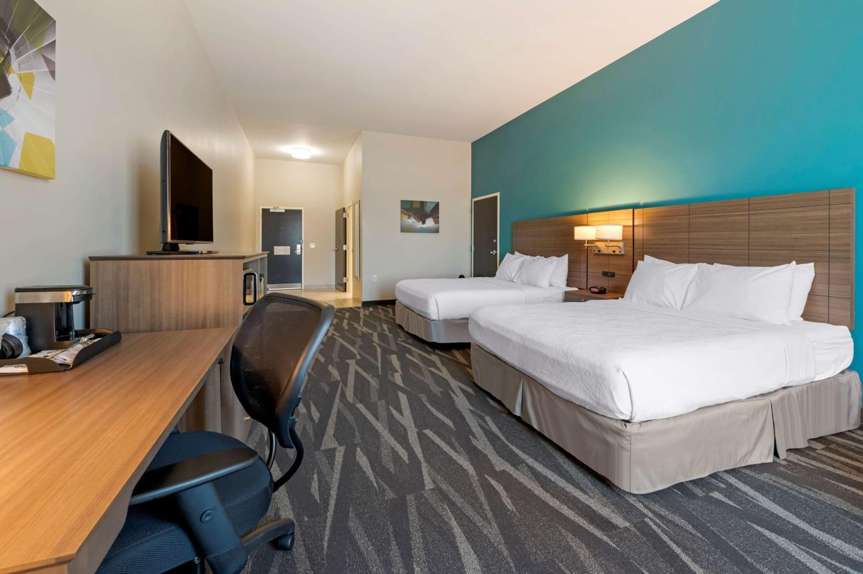 Queen Room with Two Queen Beds and Roll-In Shower - Disability Access/Non-Smoking photo 2