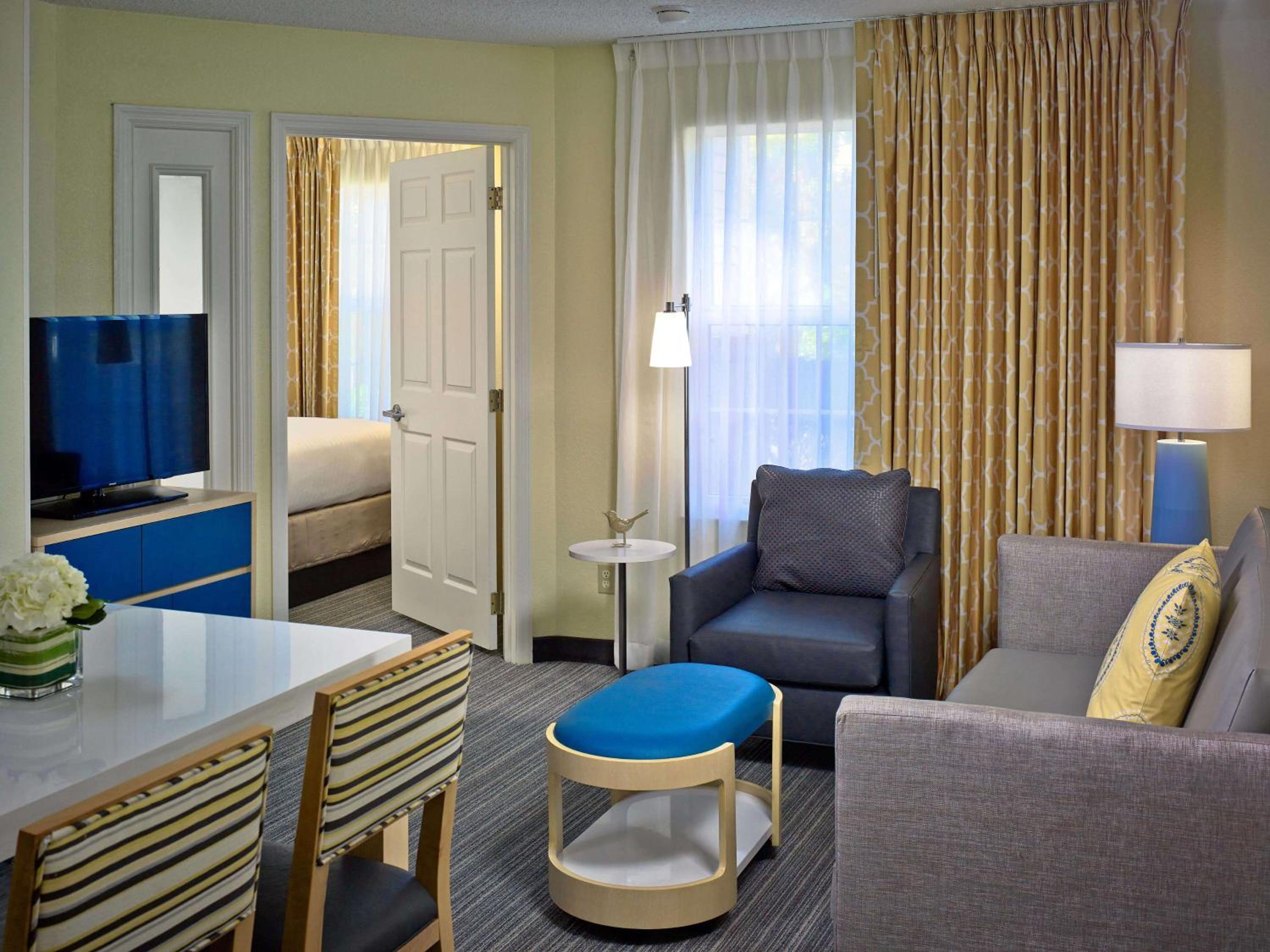 One-Bedroom King Suite - Photo 4
