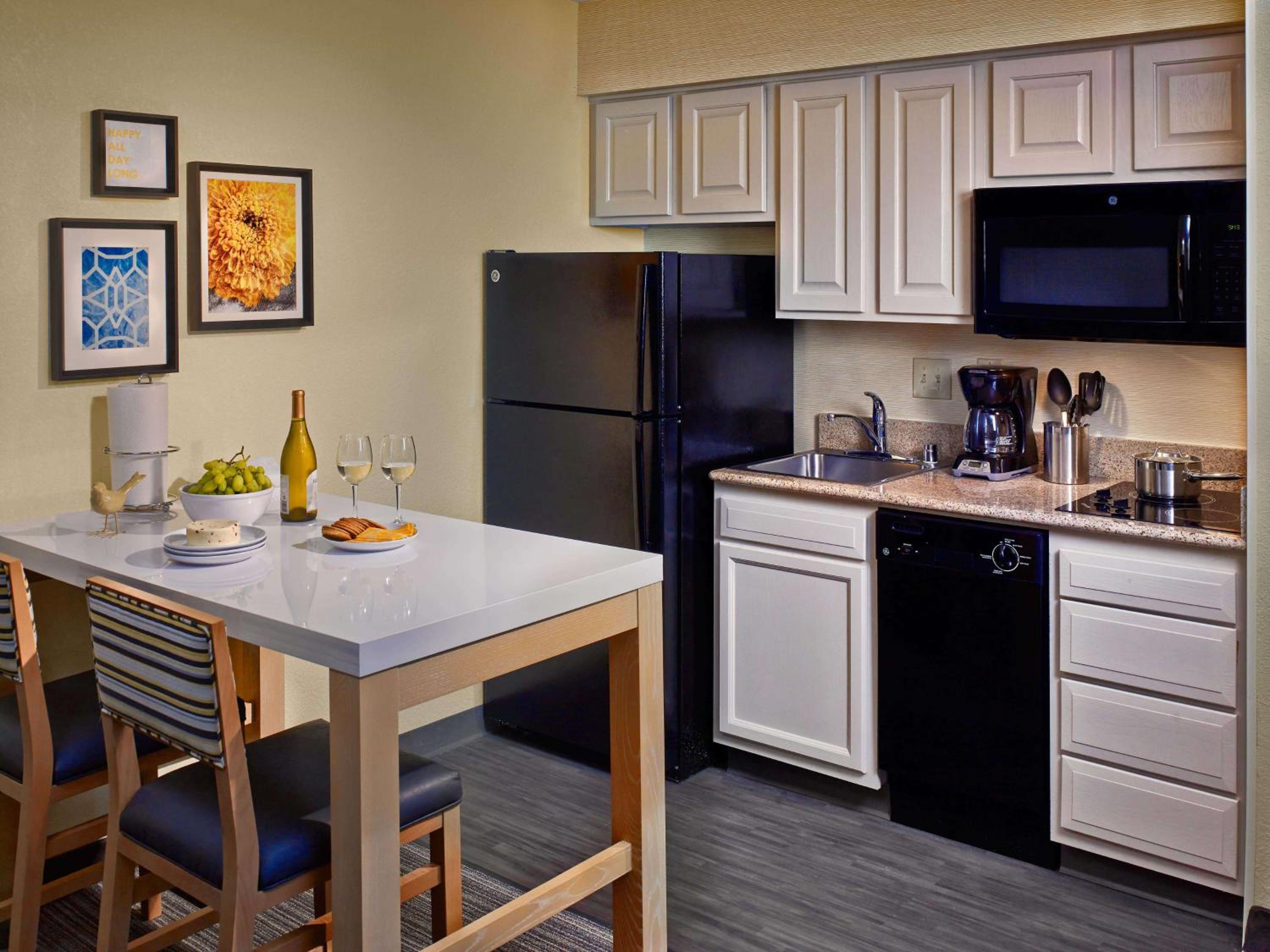 One-Bedroom King Suite with Fireplace - Photo 6