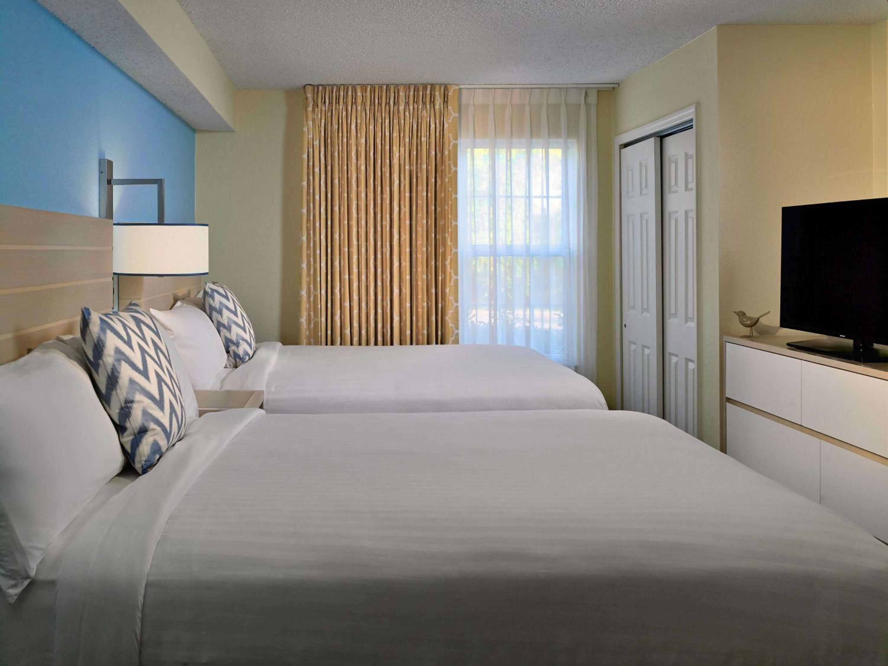 One Bedroom Suite with Two Queen Beds - Photo 2