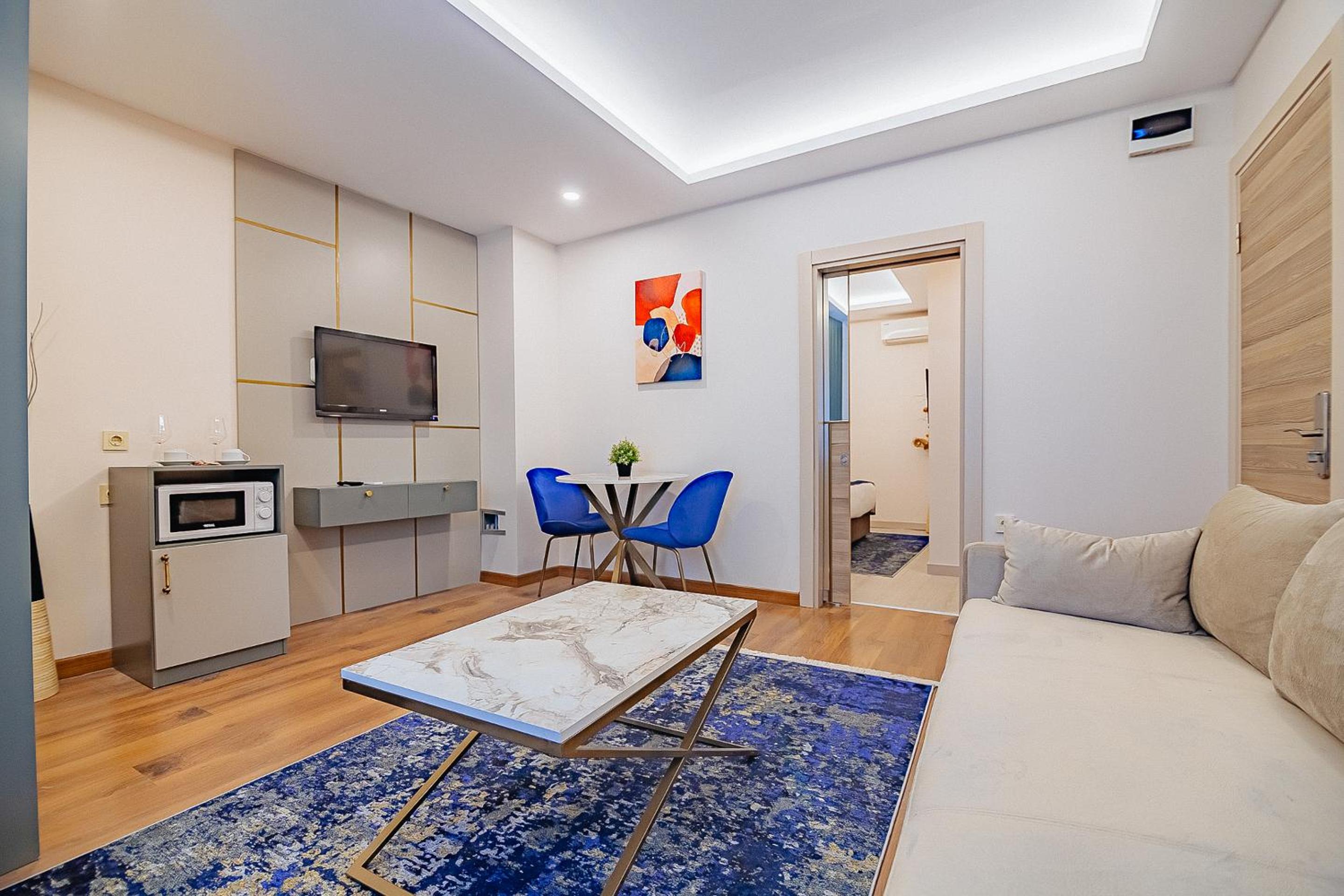 Three-Bedroom Apartment photo 2