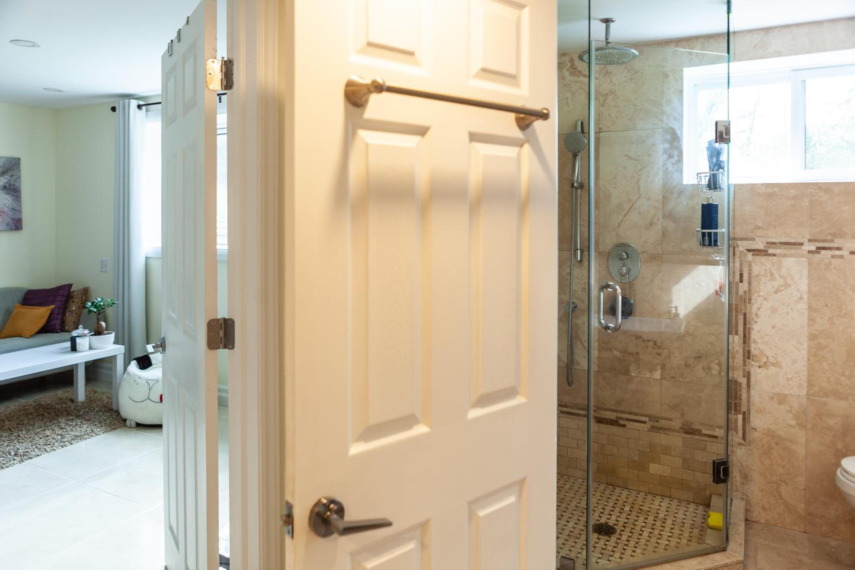 Deluxe King Suite - Photo 14