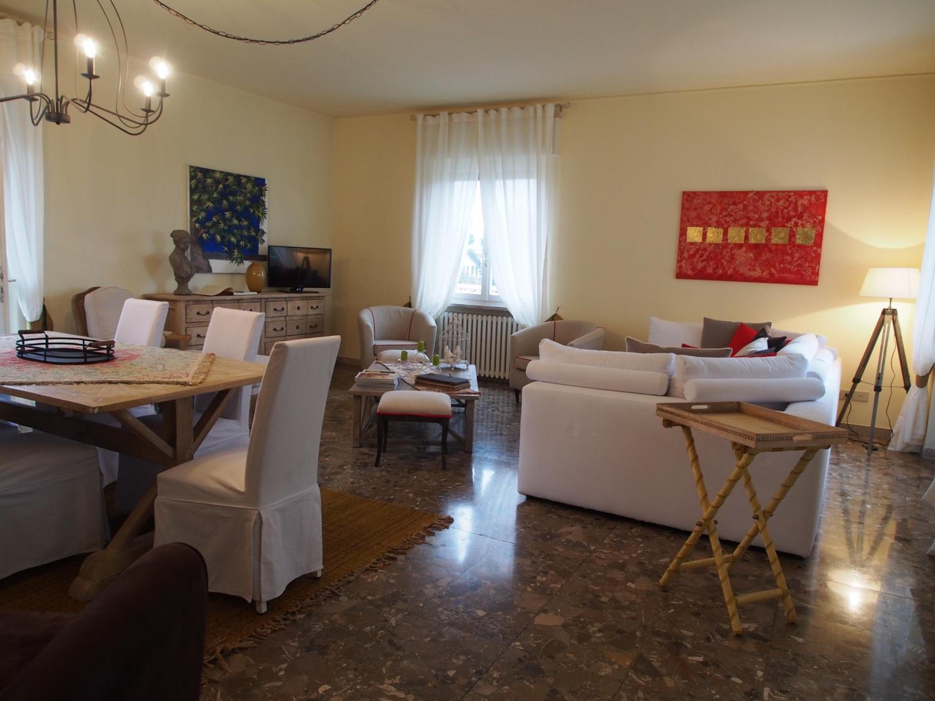 Apartment with Lake View