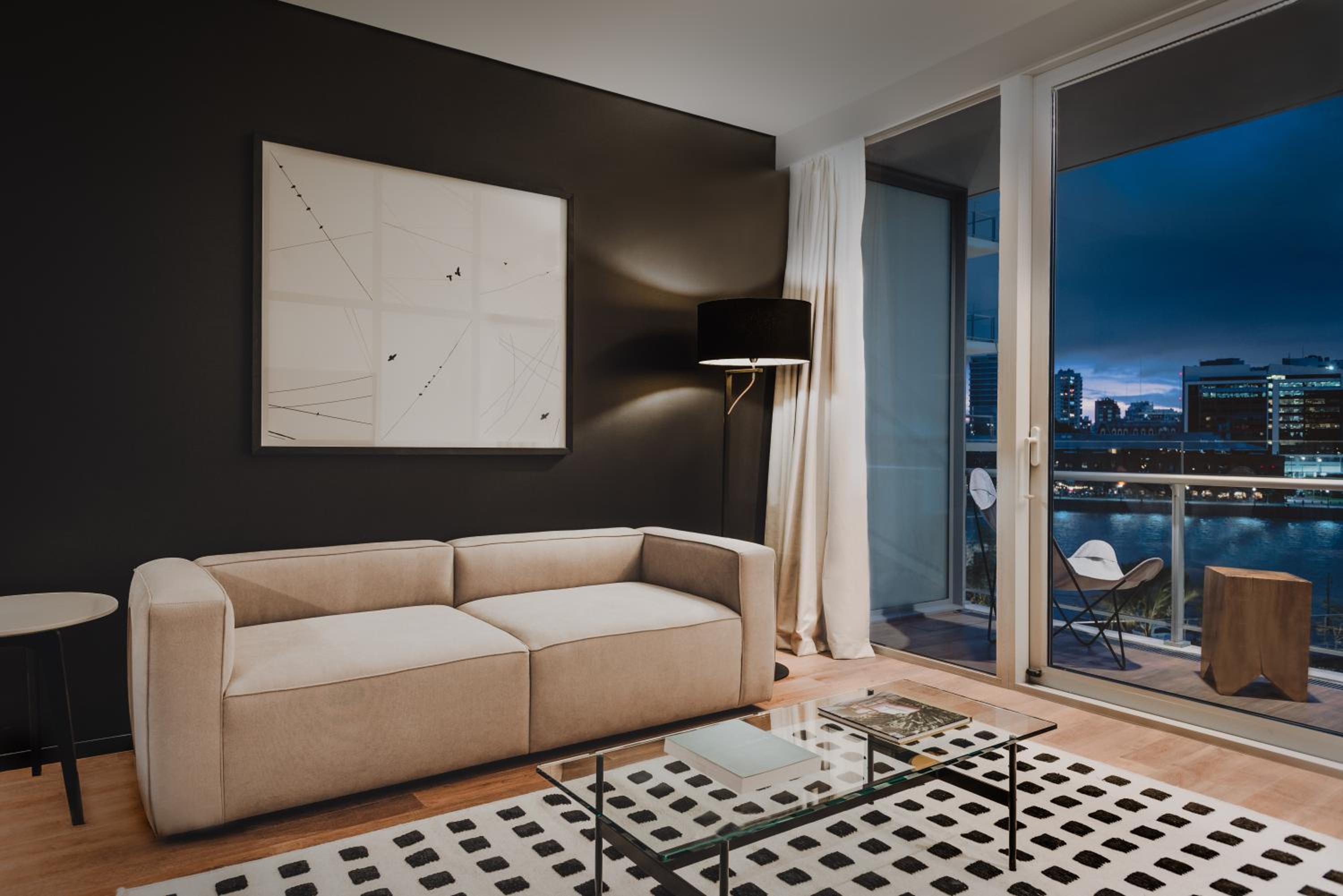 Deluxe King Suite with View thumbnail 6