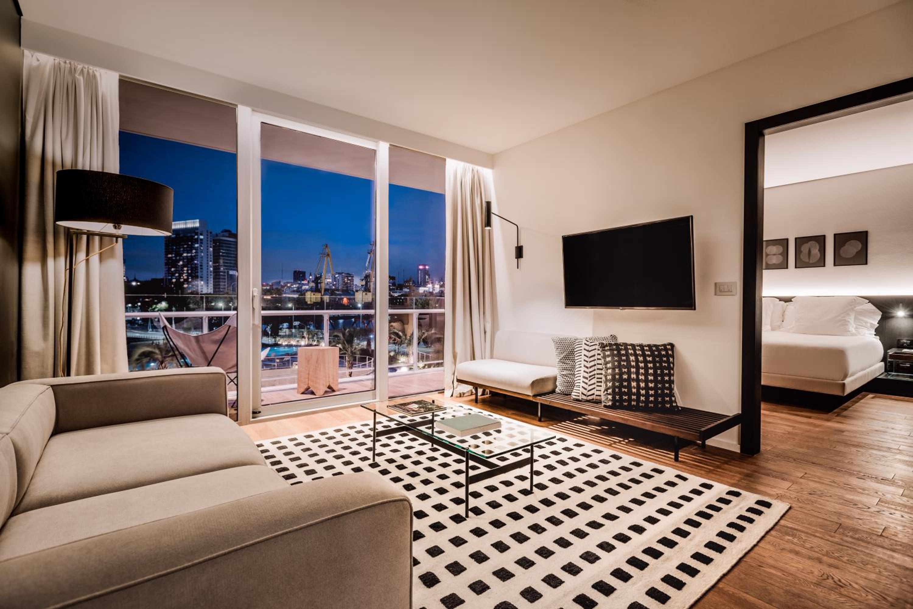 Deluxe King Suite with View