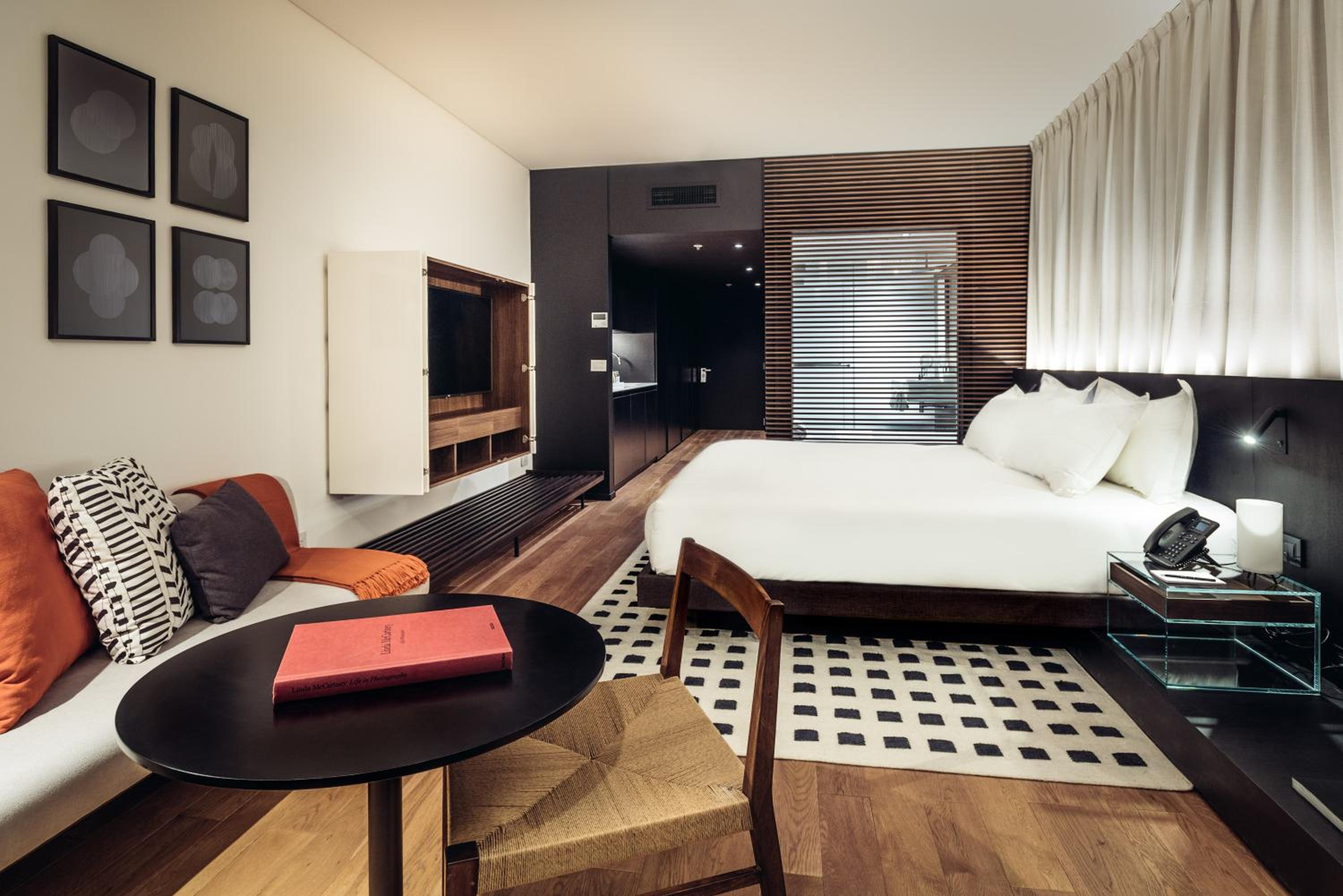 Superior Corner King Room