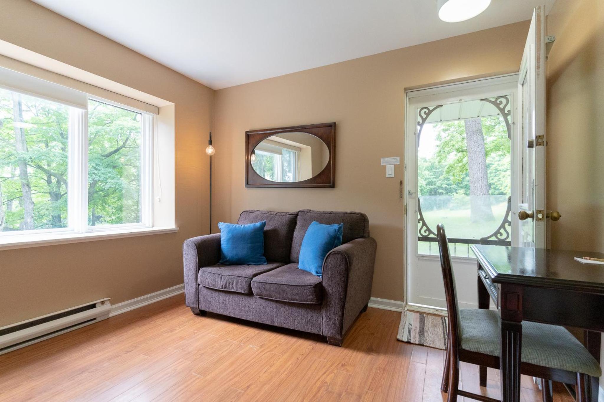Deluxe King Suite photo 2