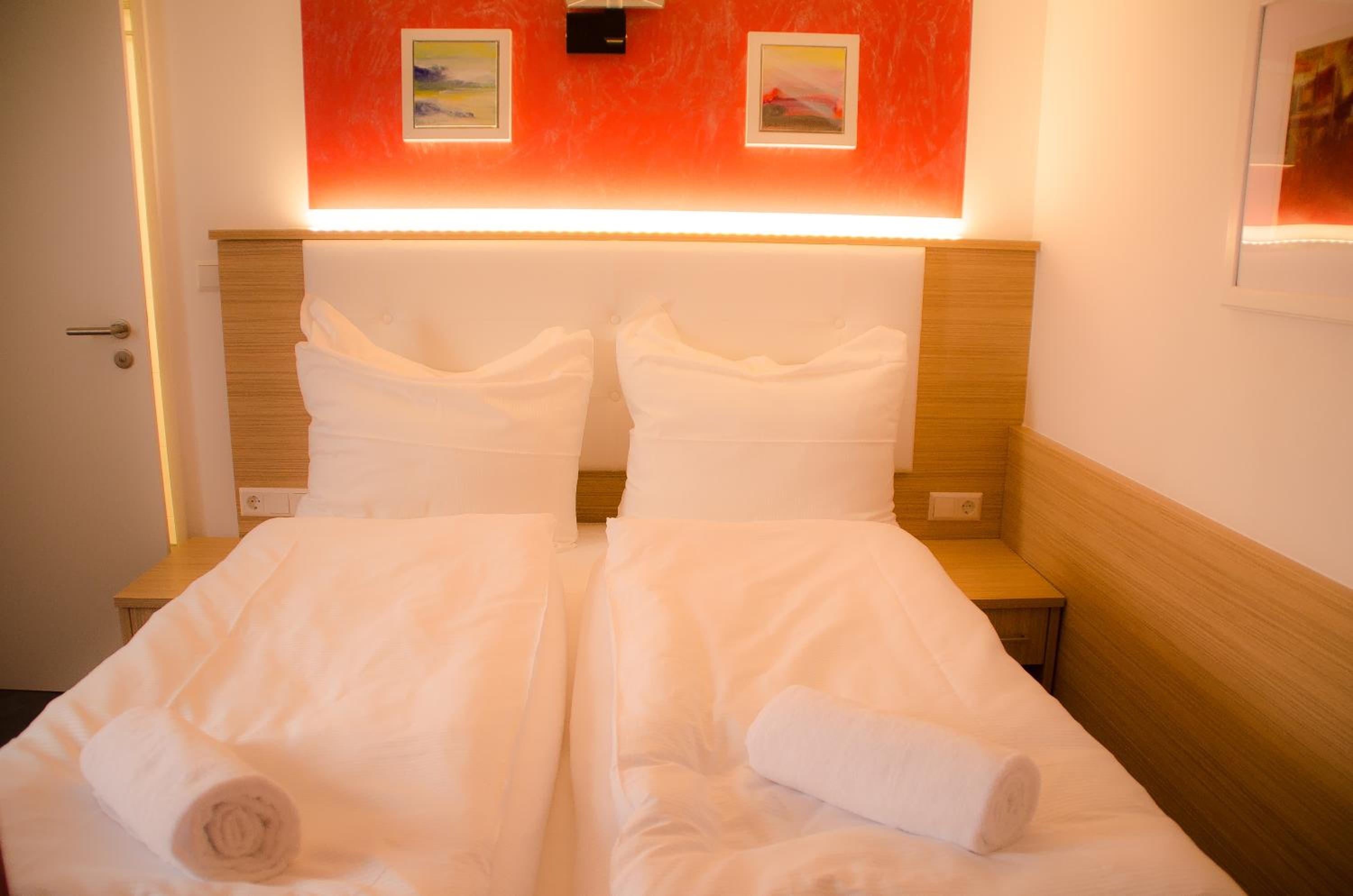 Double Room - Photo 6