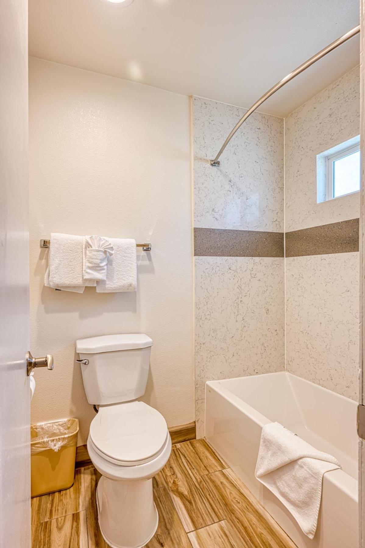 Deluxe King Room photo 3