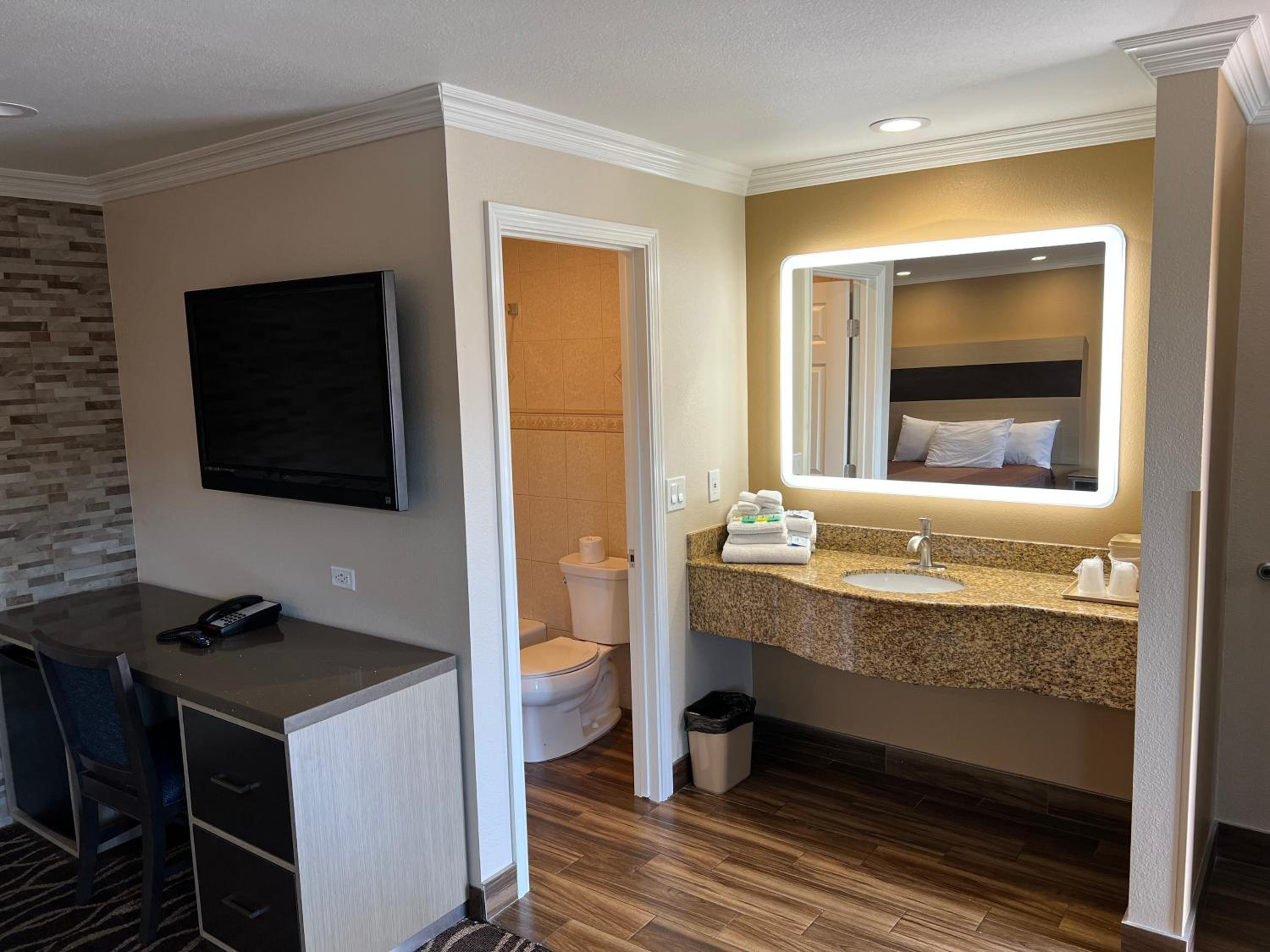Deluxe Double Room - Photo 9