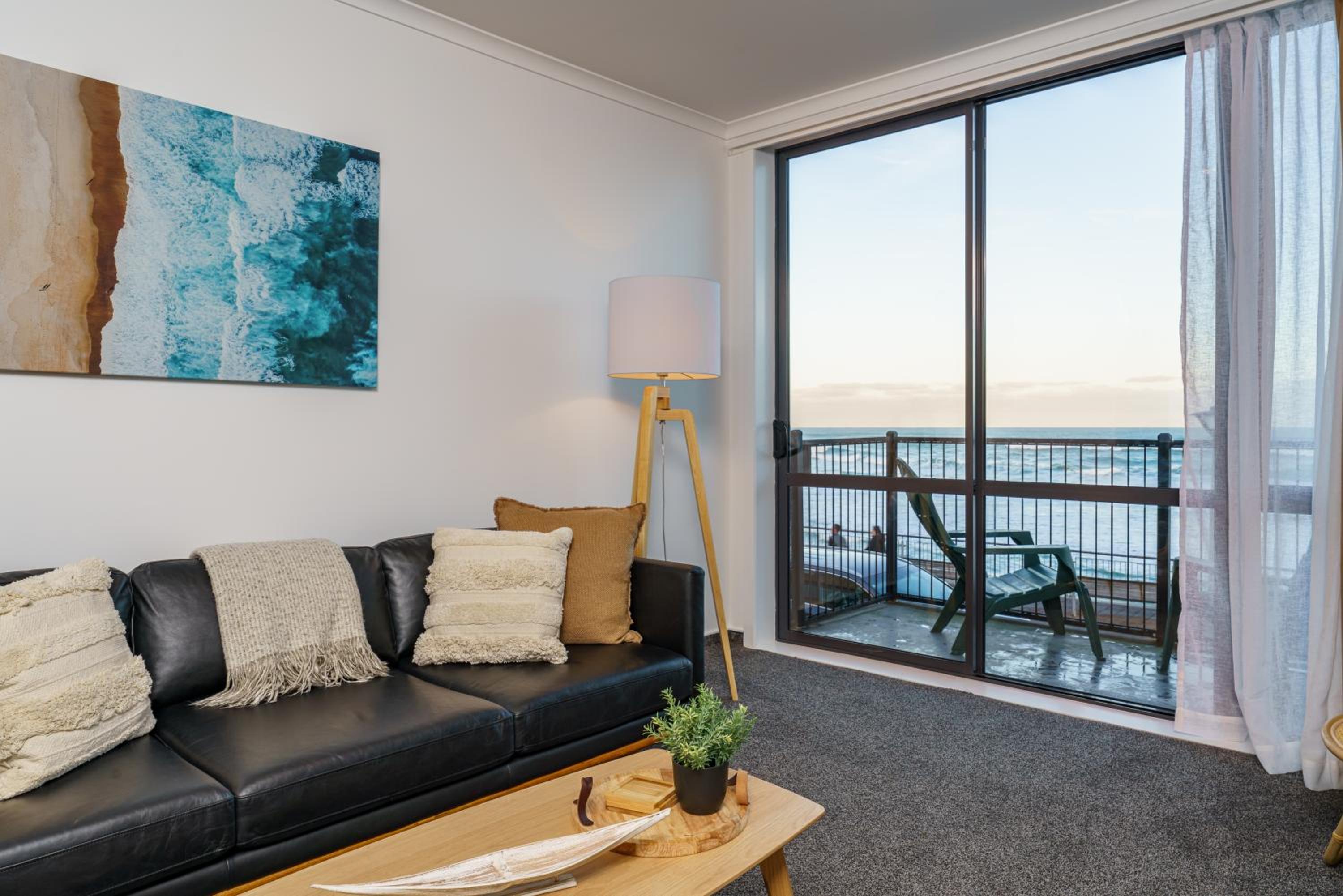 Apartment with Sea View - Photo 12
