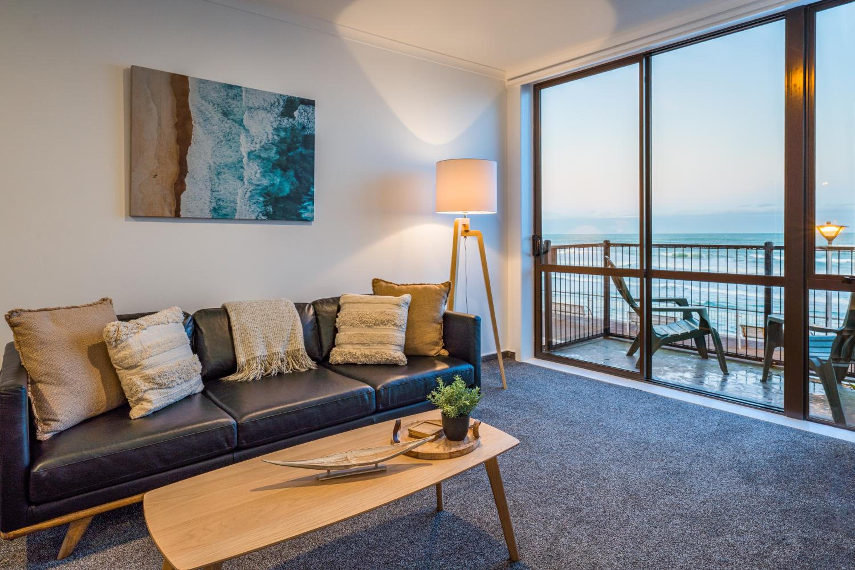 Apartment with Sea View - Photo 3