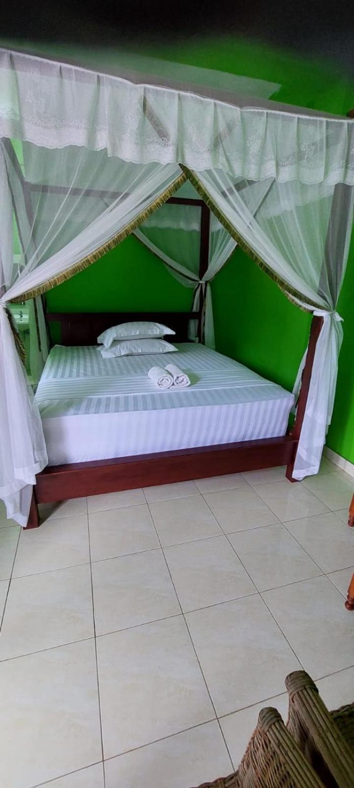 Double Room with Patio - Photo 8