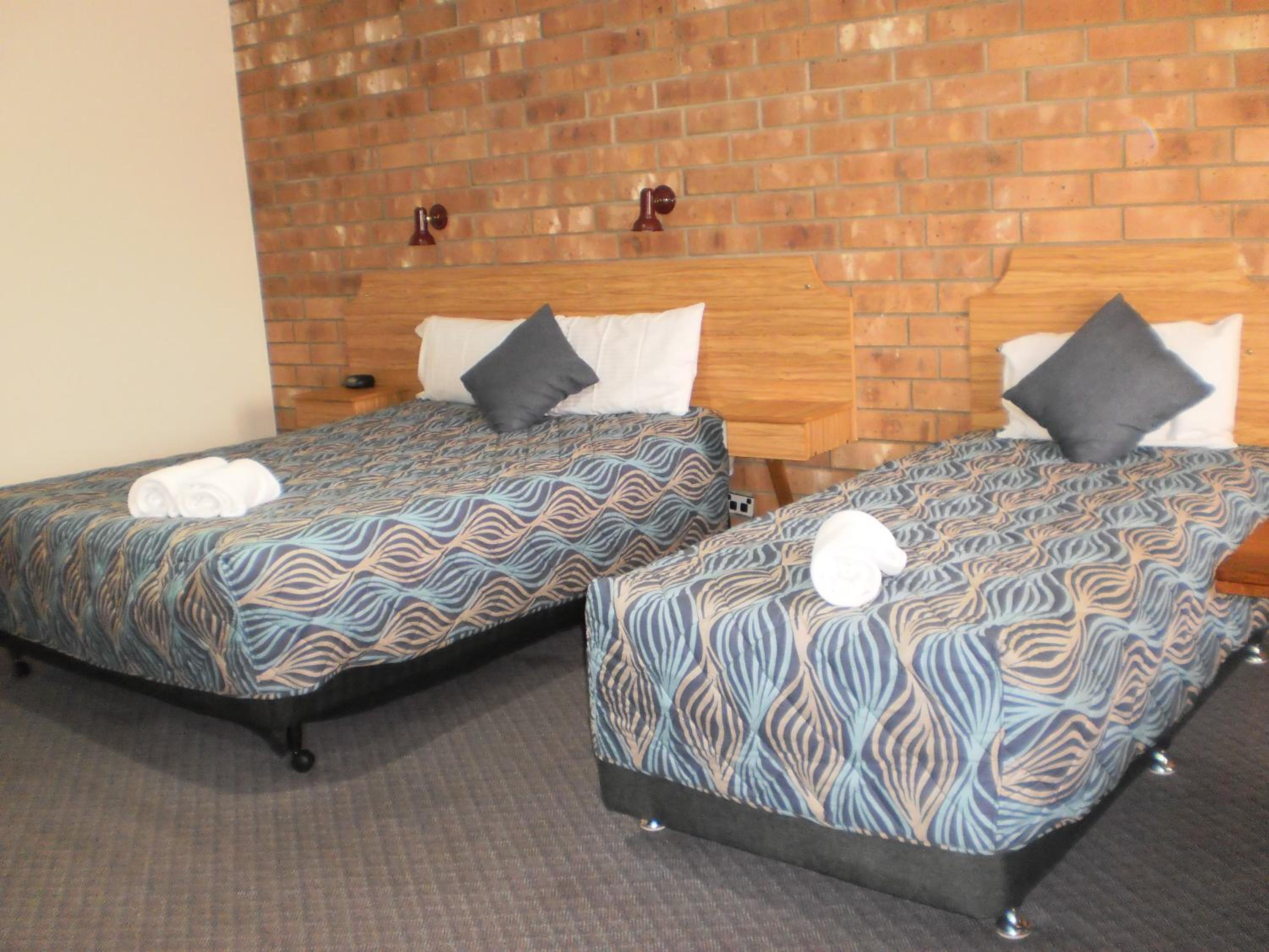 Standard Twin Room - Photo 3