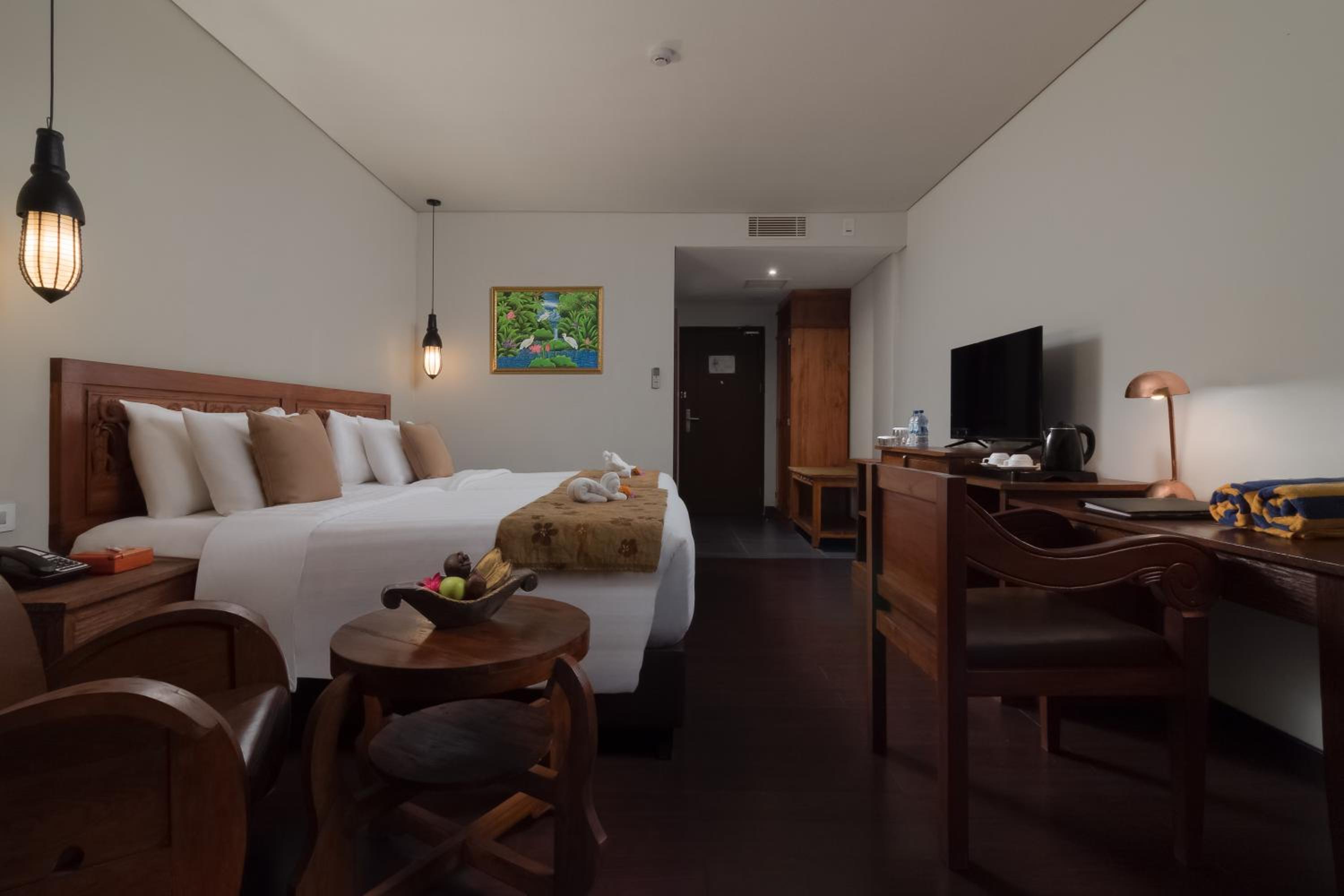 Deluxe Double Room with Pool View and Bath Tub - Non-Smoking thumbnail 5