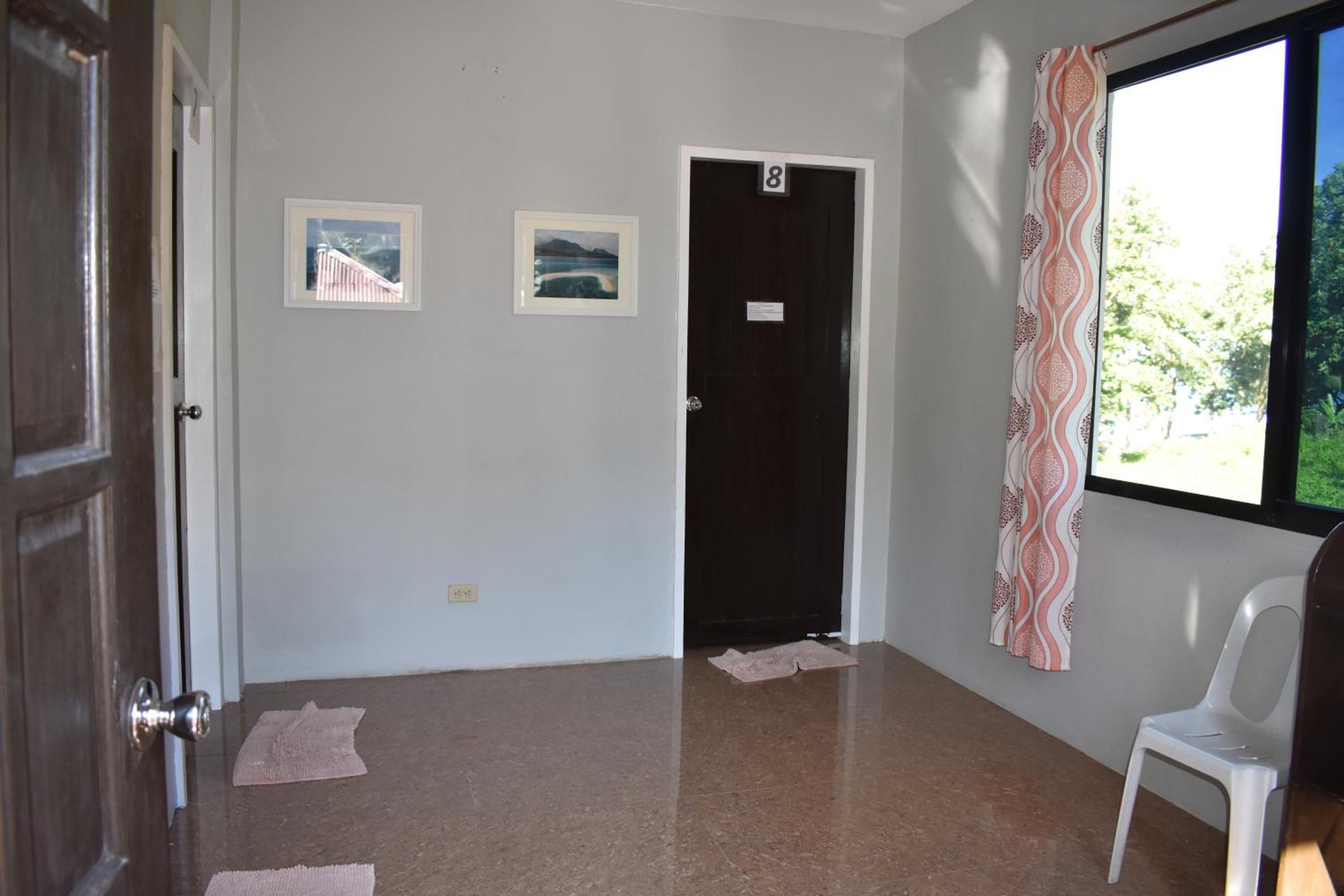 Budget Double Room - Photo 8