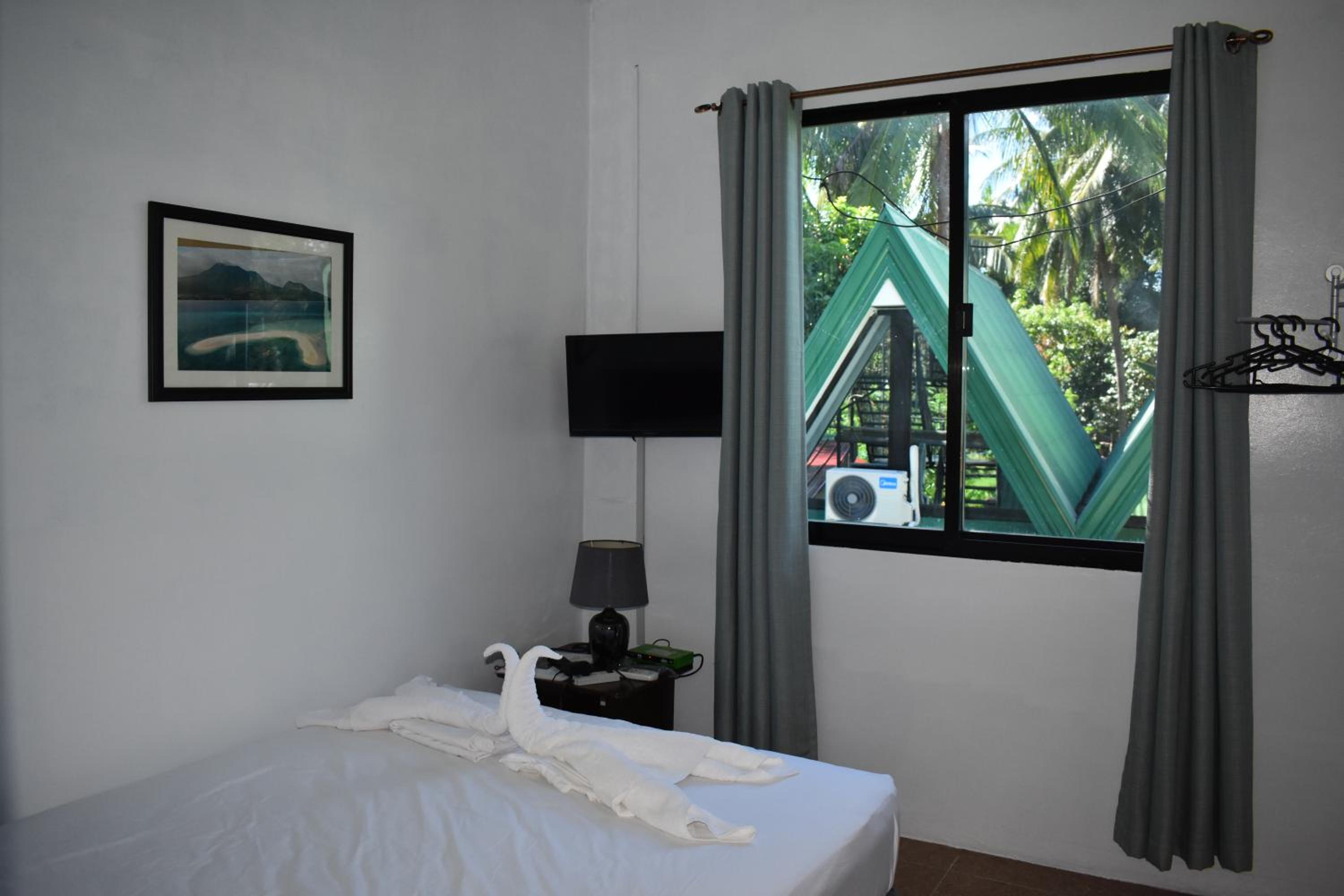 Budget Double Room - Photo 6