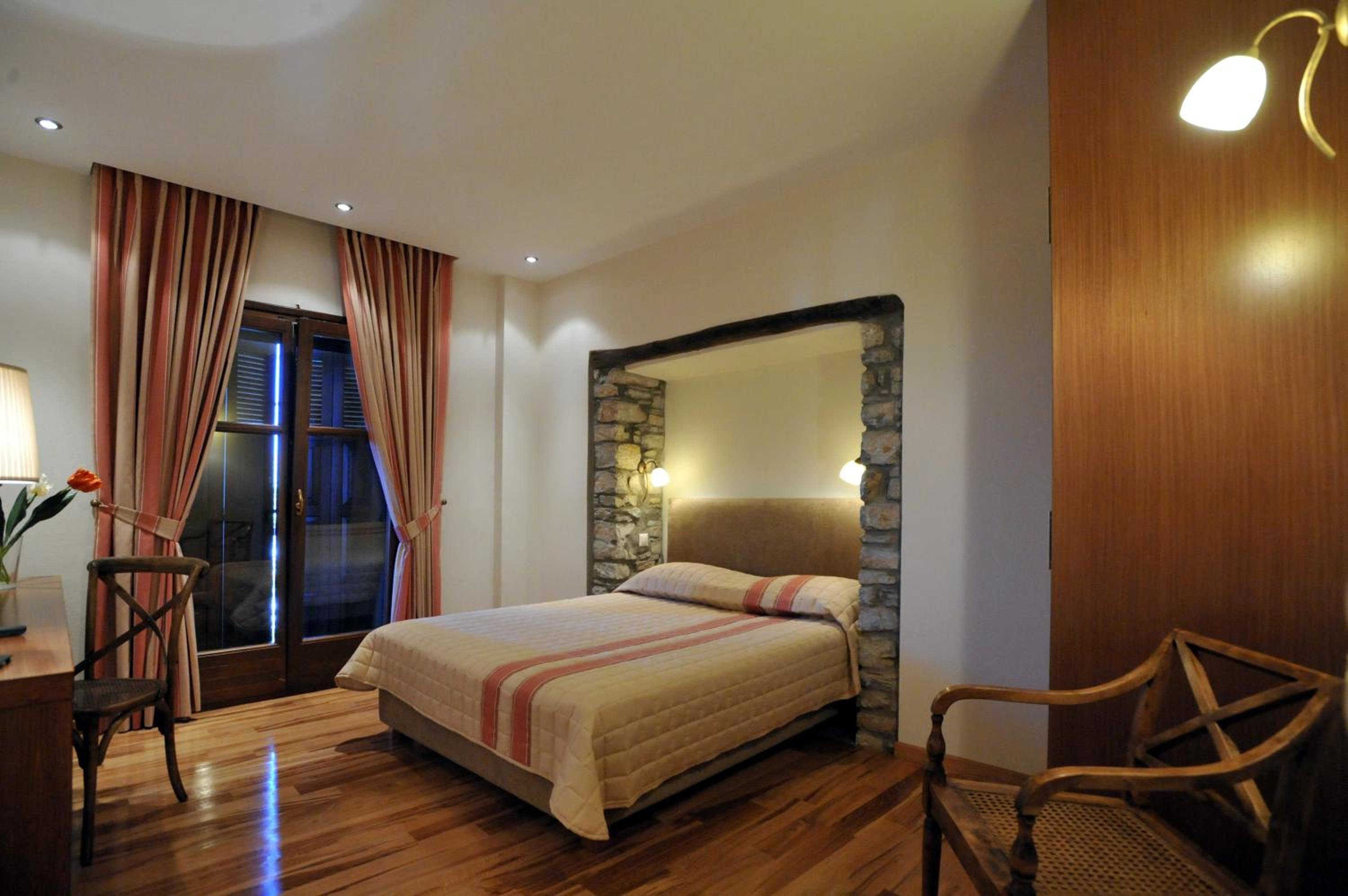 Two-Bedroom Suite - Photo 7