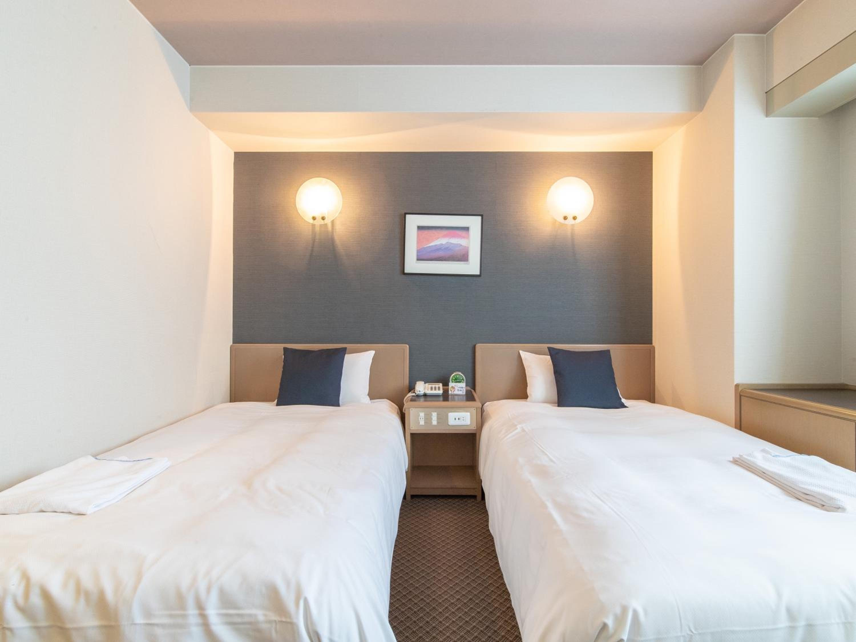 Economy Twin Room - Non-Smoking - Photo 9