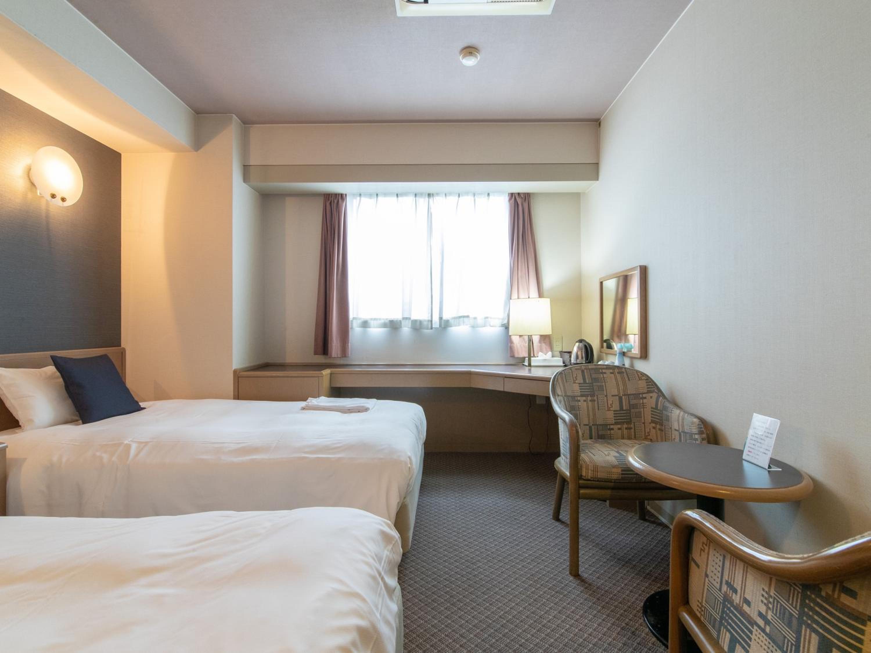 Economy Twin Room - Non-Smoking - Photo 8