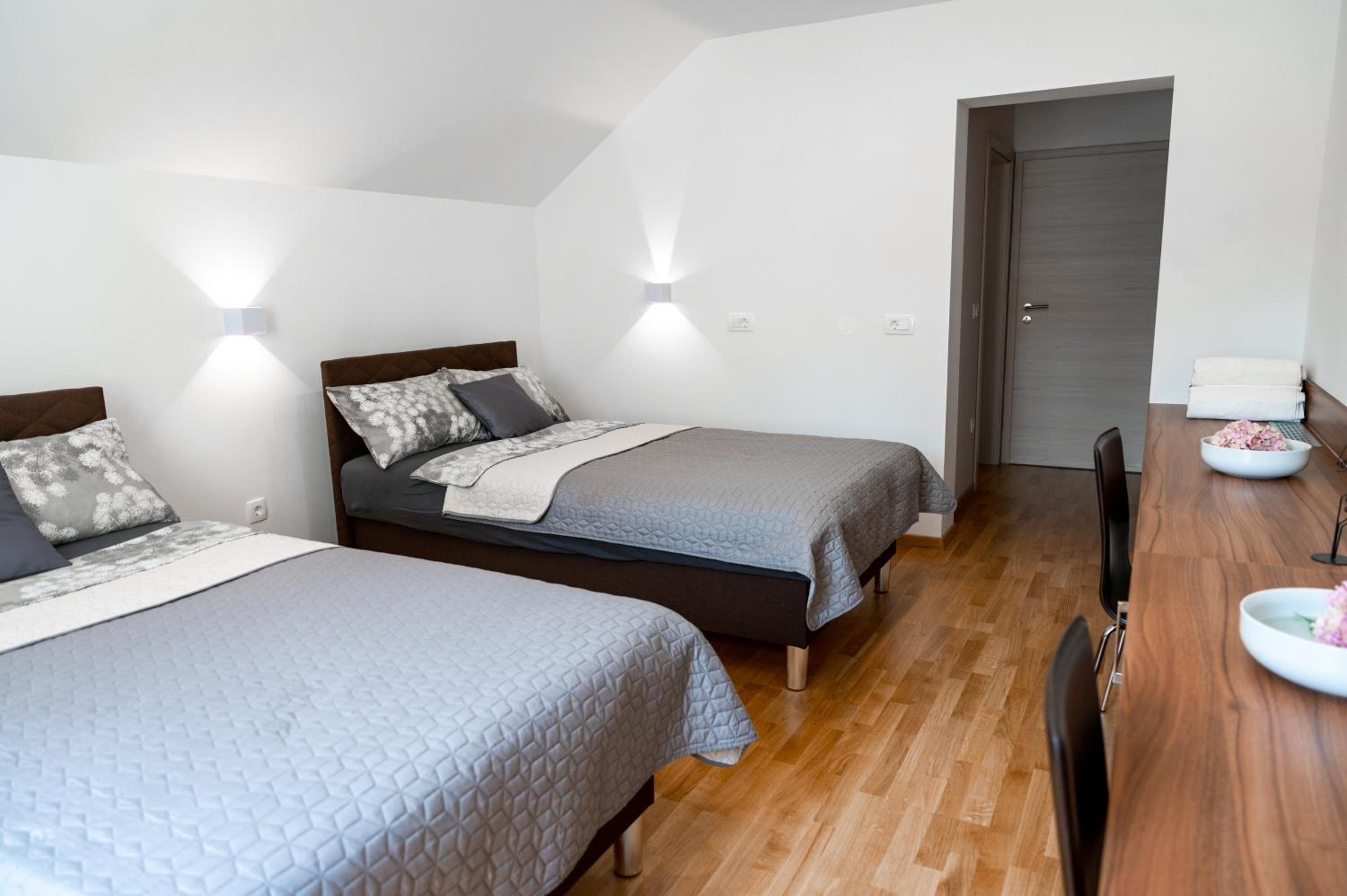 Triple Room with Bathroom - Photo 13