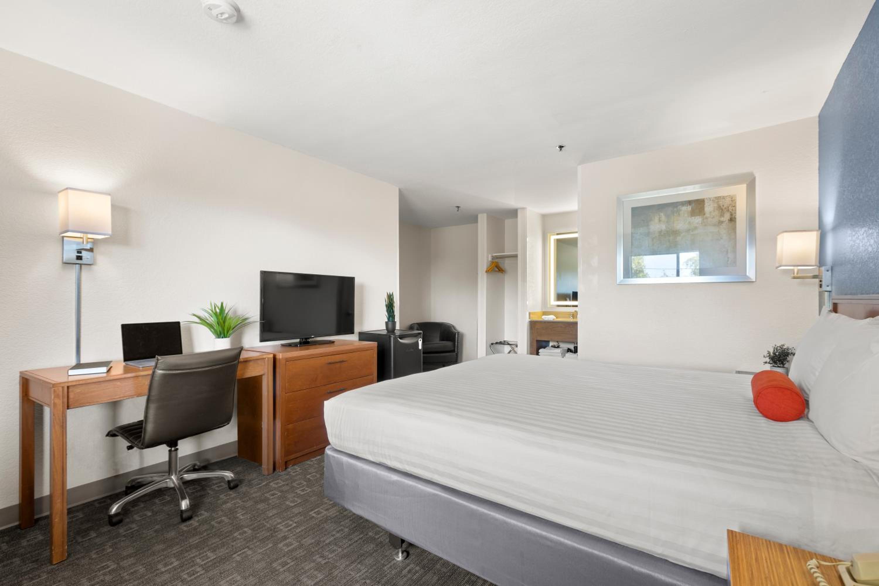 Deluxe Queen Room - Photo 2