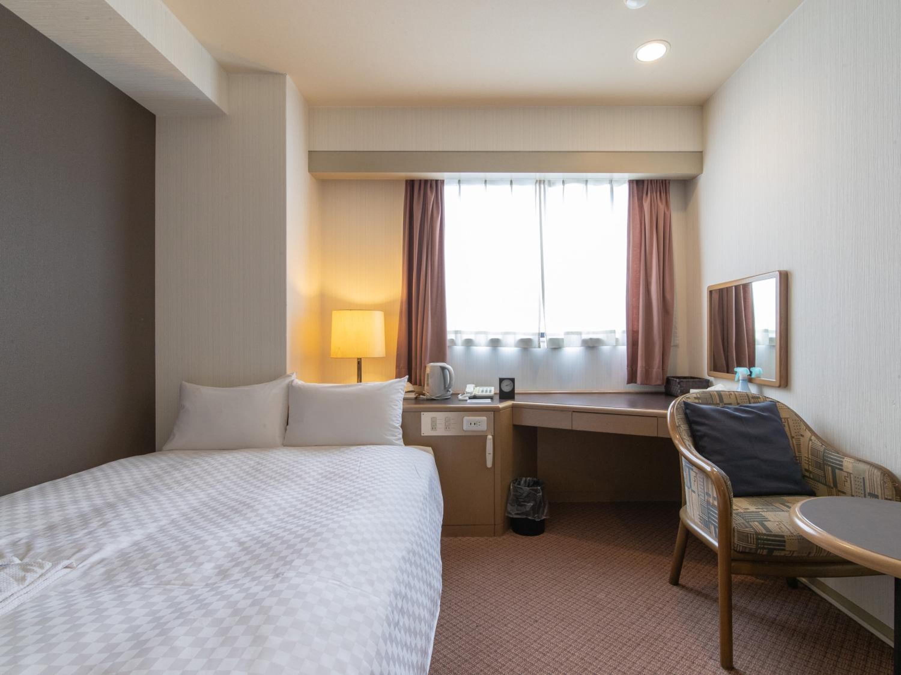 Double Room - Non-Smoking  - Photo 14