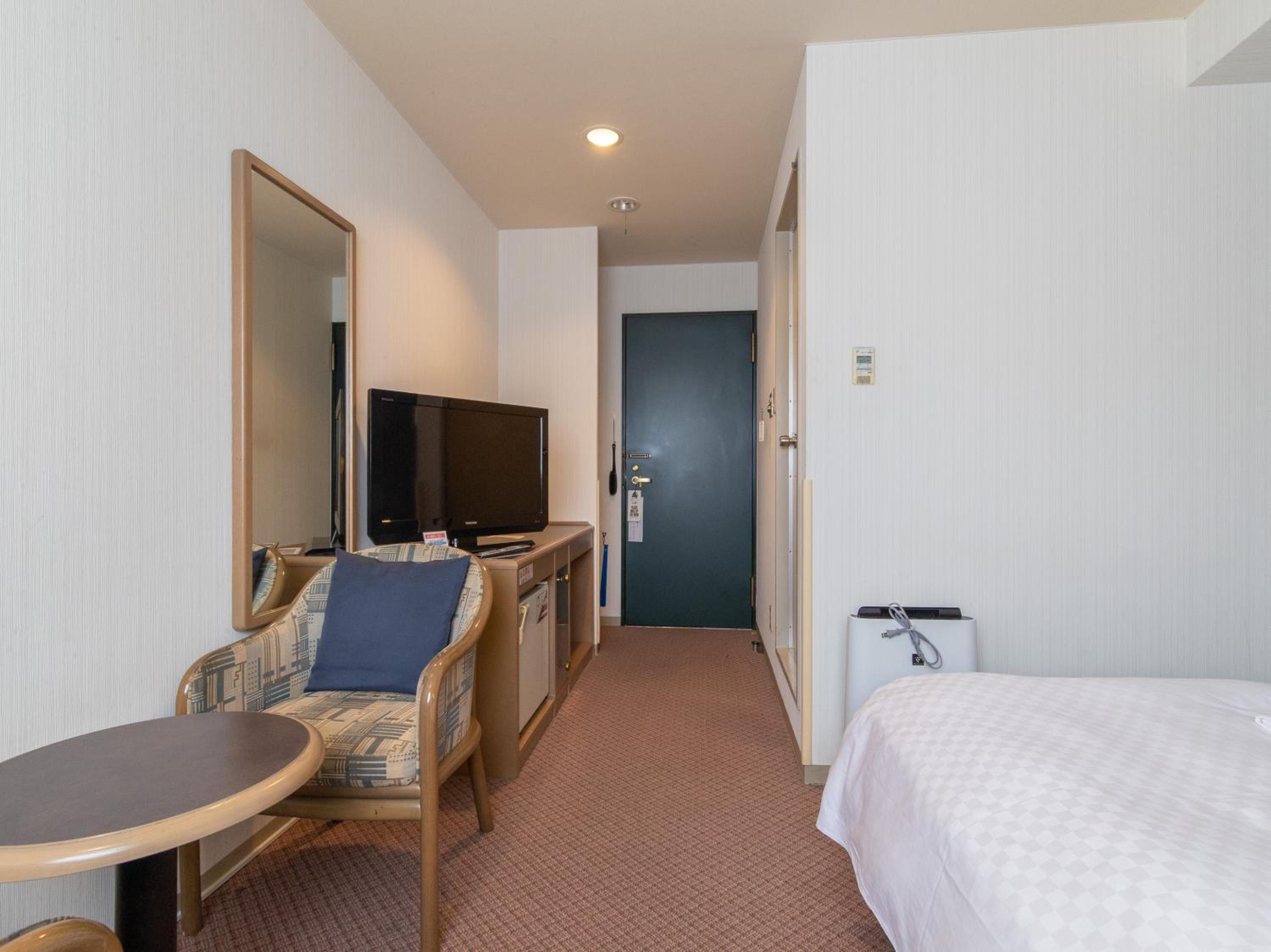 Double Room - Non-Smoking  - Photo 9