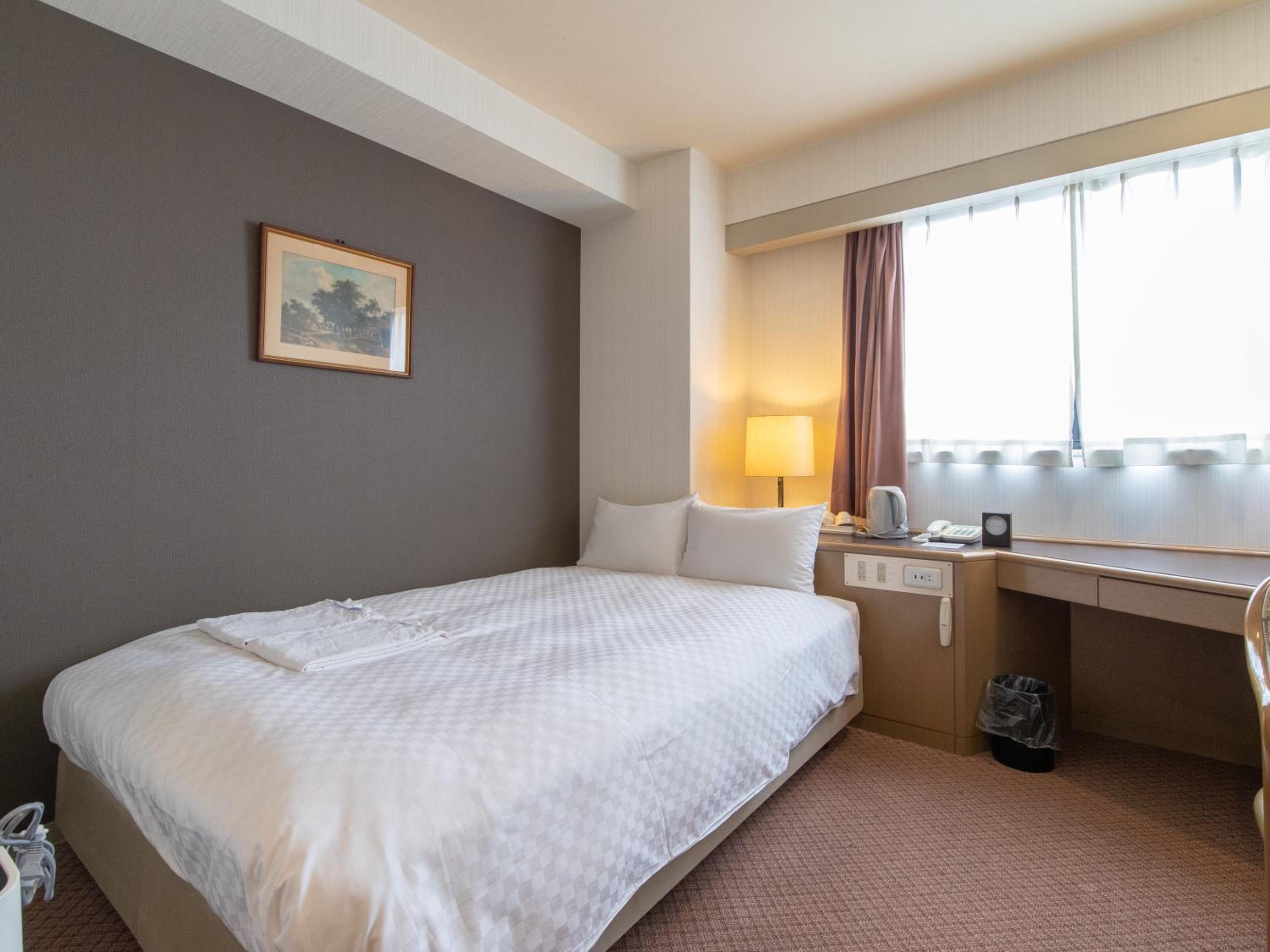 Double Room - Non-Smoking  - Photo 11