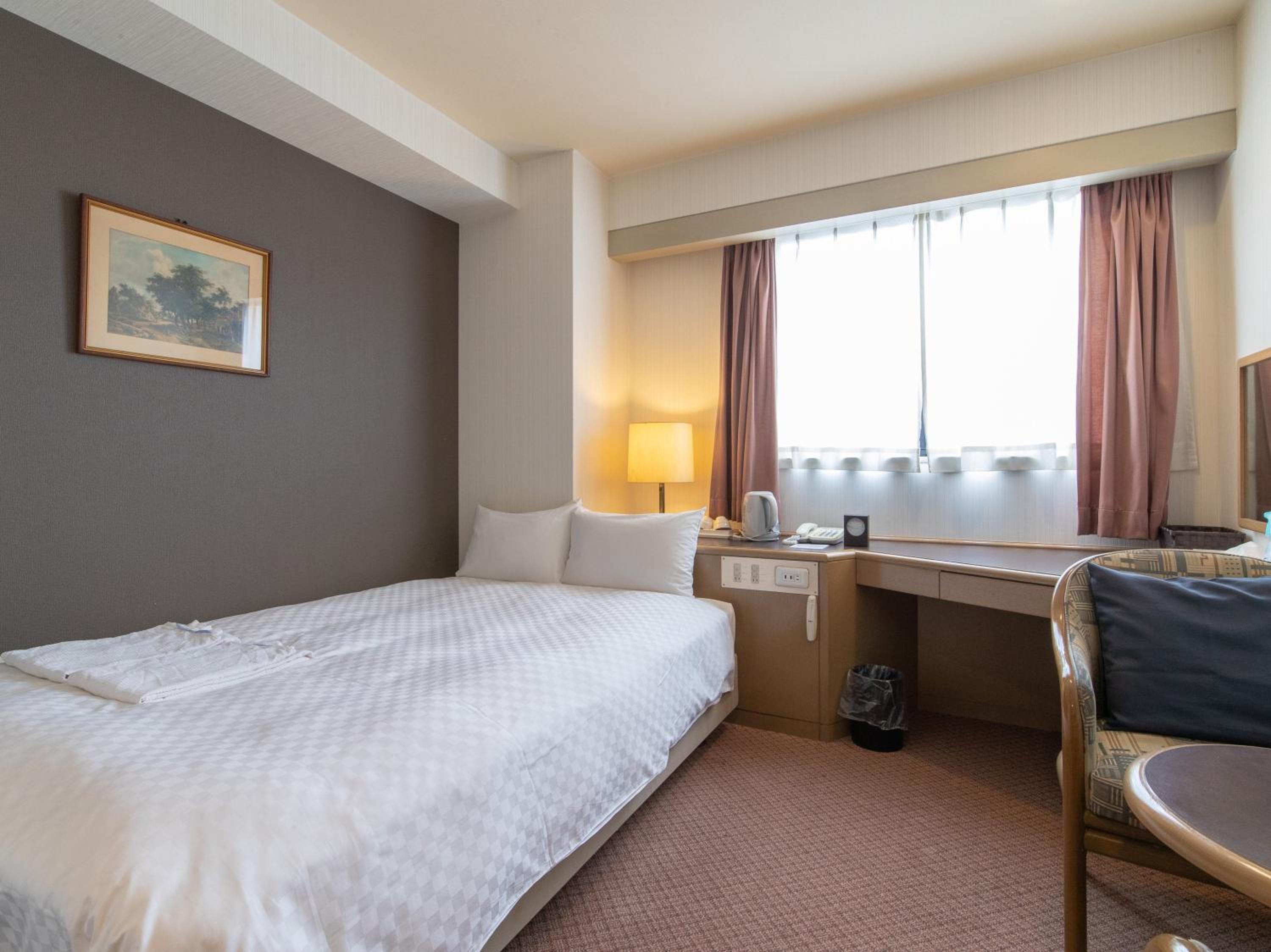 Double Room - Non-Smoking  - Photo 13