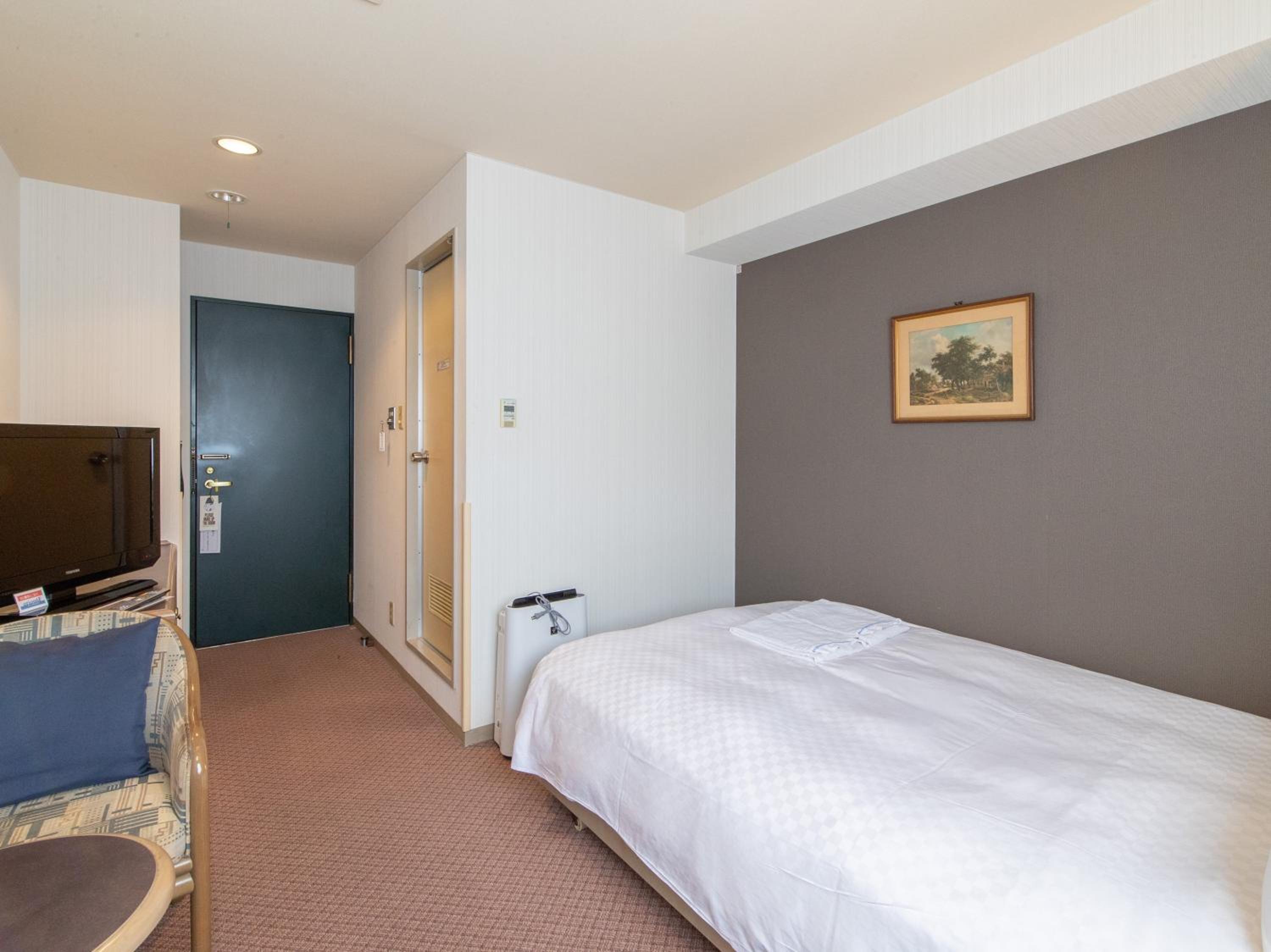 Double Room - Non-Smoking  - Photo 10