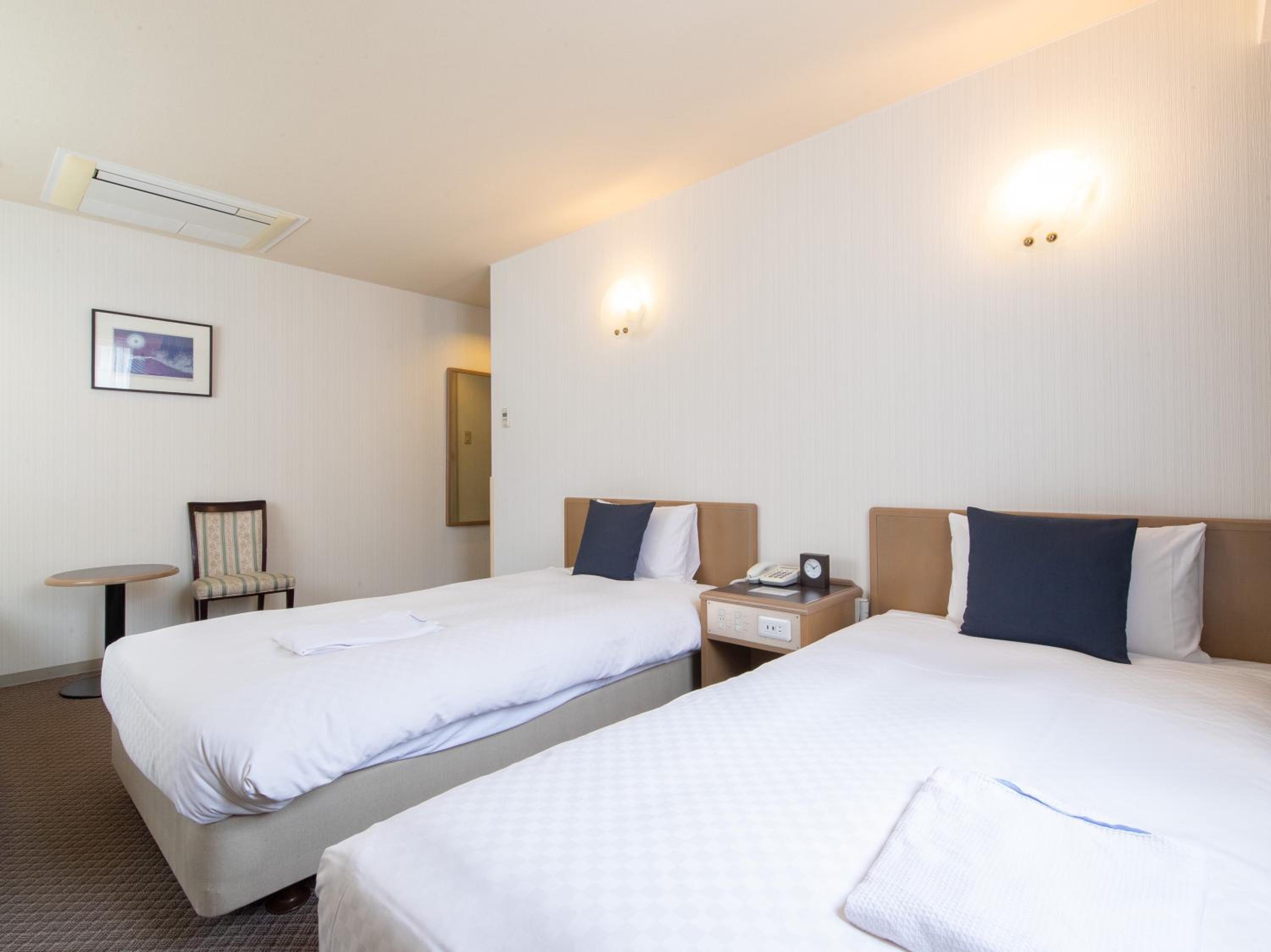 Twin Room - Non-Smoking - Photo 1