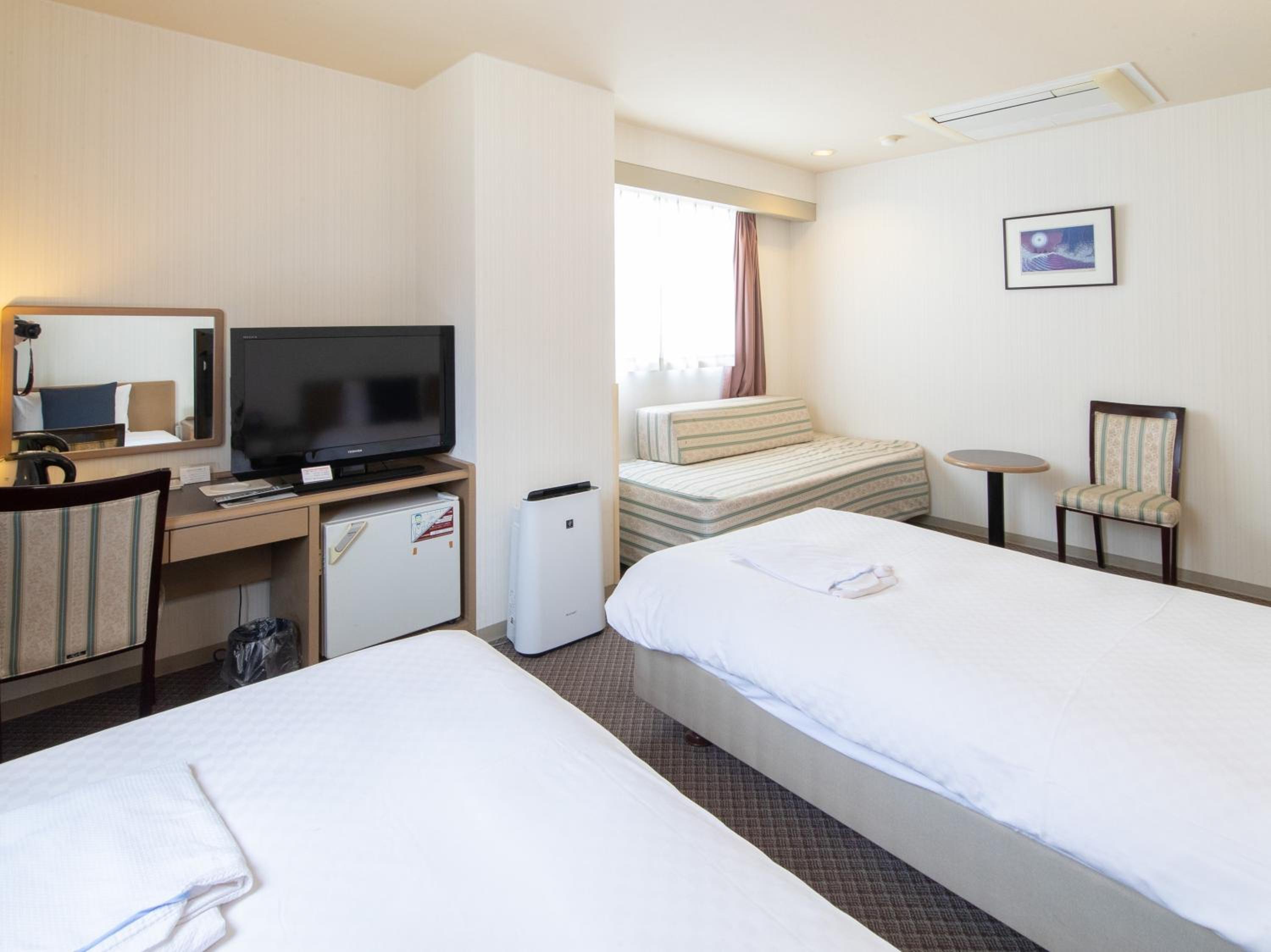 Twin Room - Non-Smoking - Photo 13