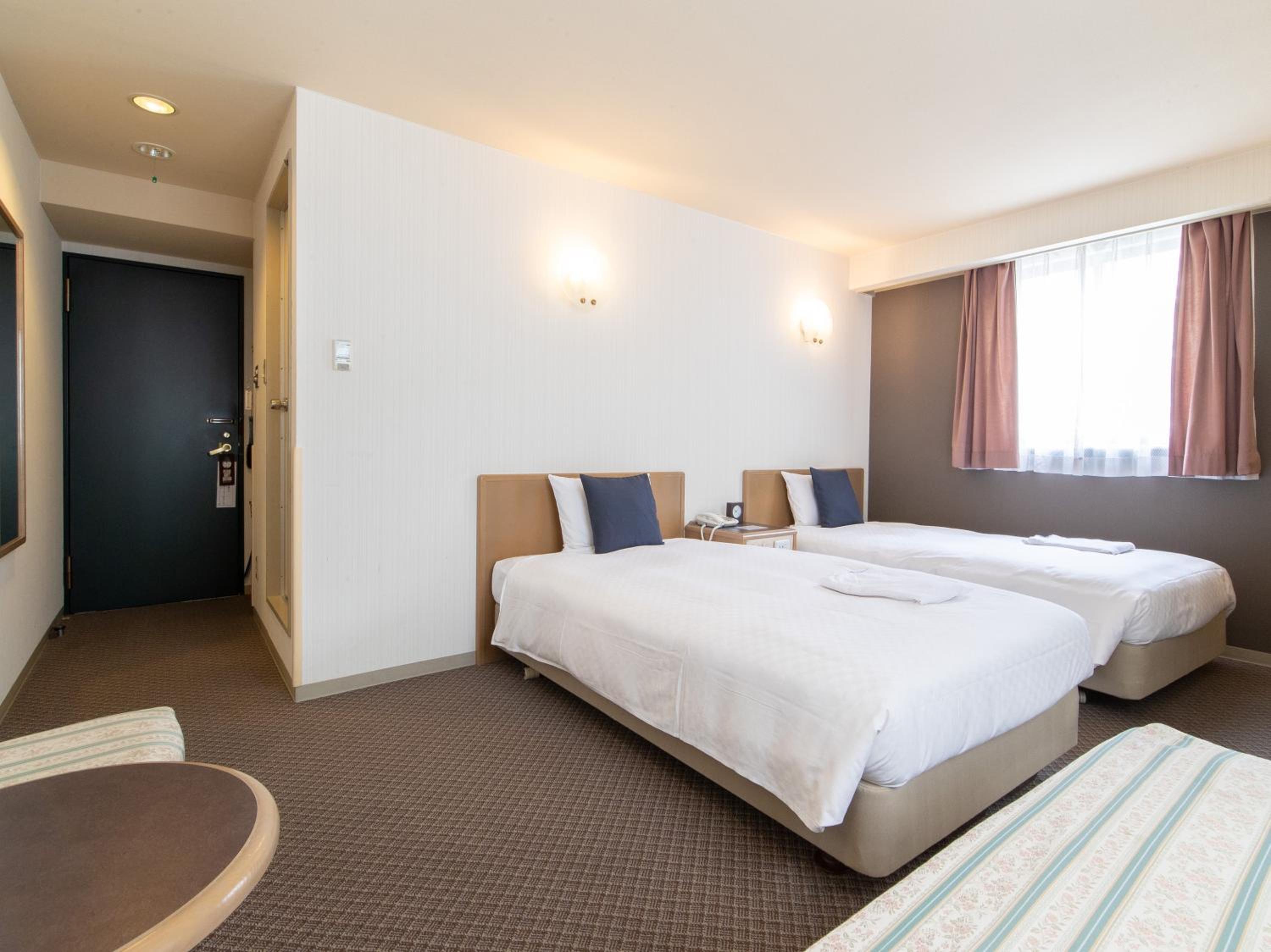 Twin Room - Non-Smoking - Photo 5