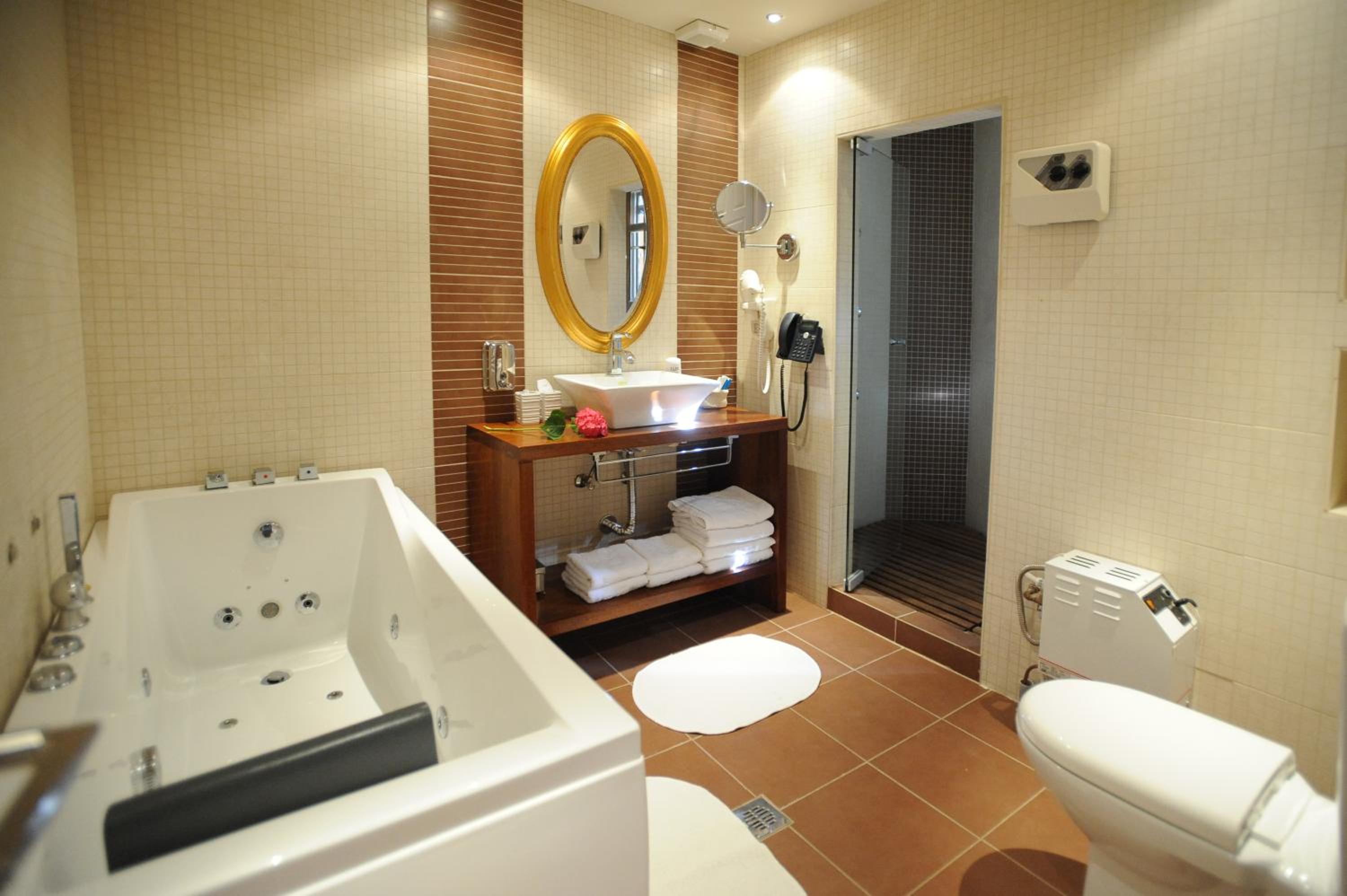 Two-Bedroom Suite - Photo 5